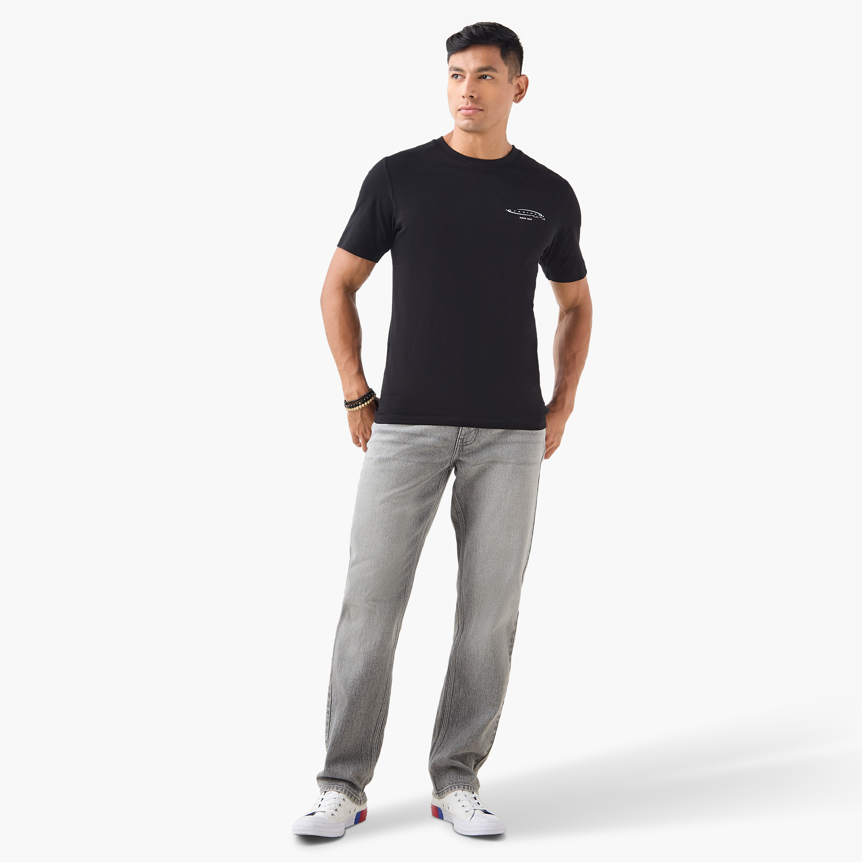تيشيرت سادة بياقة ضيقة وأكمام قصيرة من جاك آند جونز-men-clothing-tshirtsandpolos-tshirts-image-7
