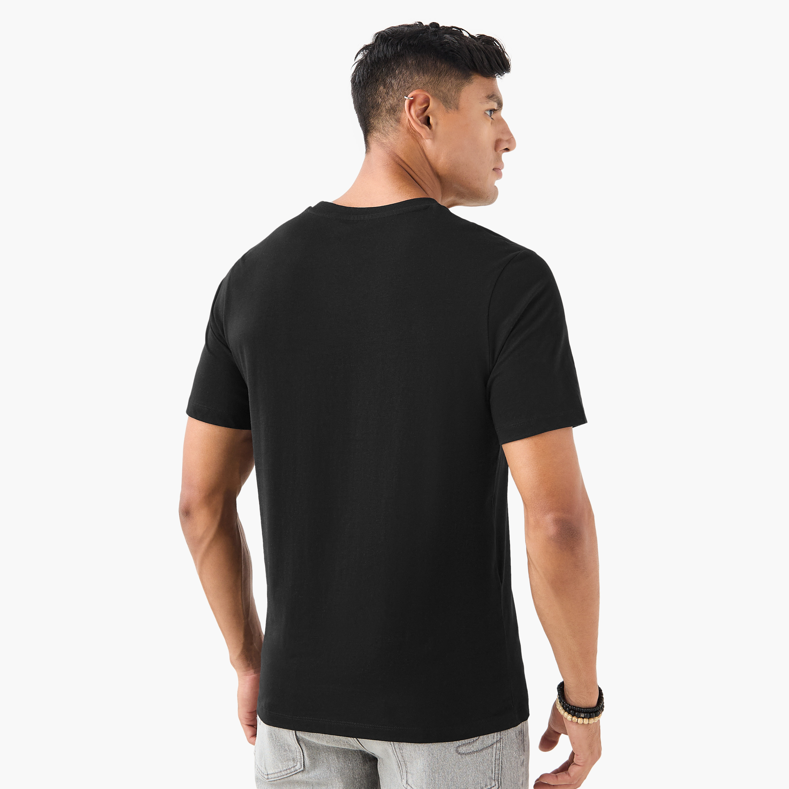 تيشيرت سادة بياقة ضيقة وأكمام قصيرة من جاك آند جونز-men-clothing-tshirtsandpolos-tshirts-image-8