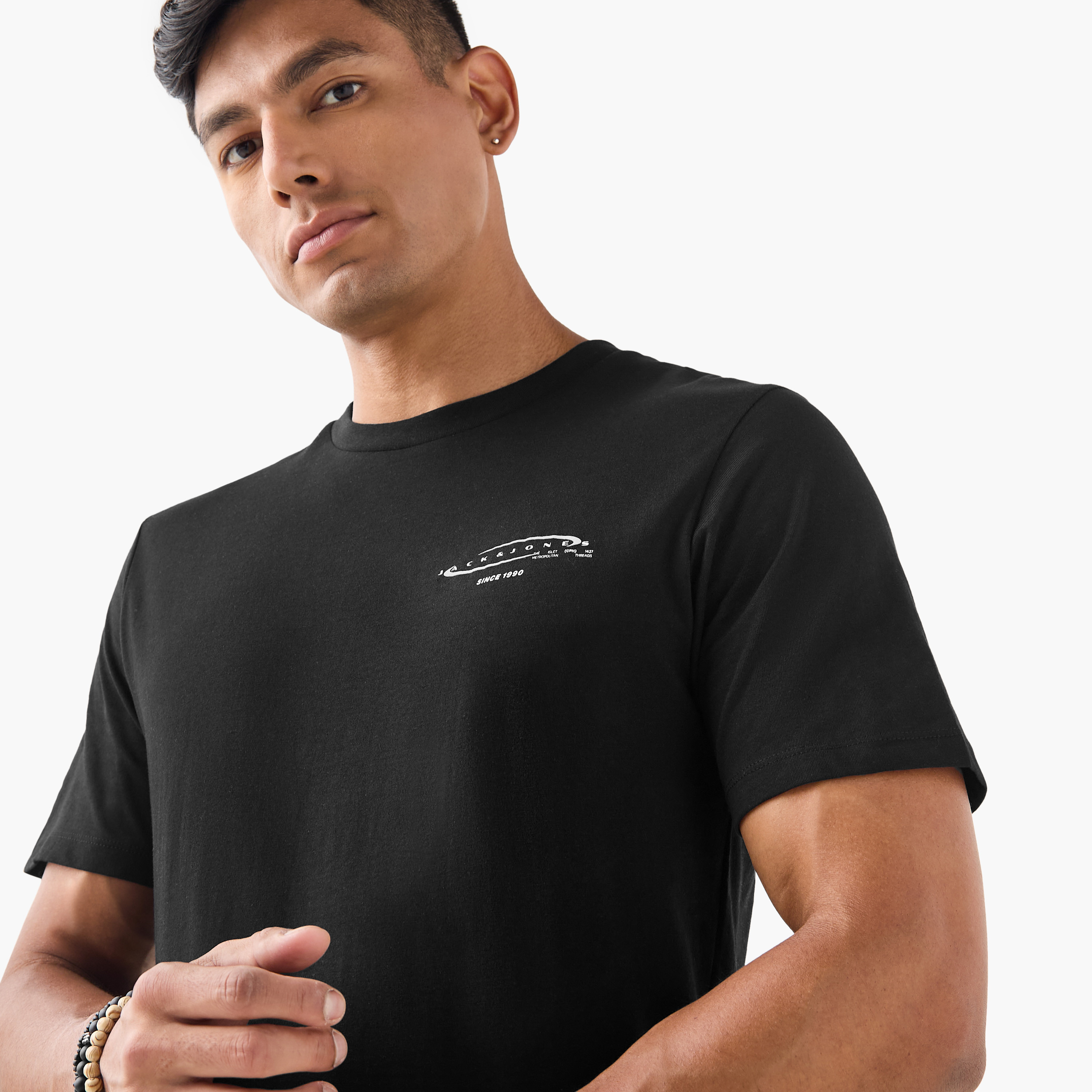 تيشيرت سادة بياقة ضيقة وأكمام قصيرة من جاك آند جونز-men-clothing-tshirtsandpolos-tshirts-image-9