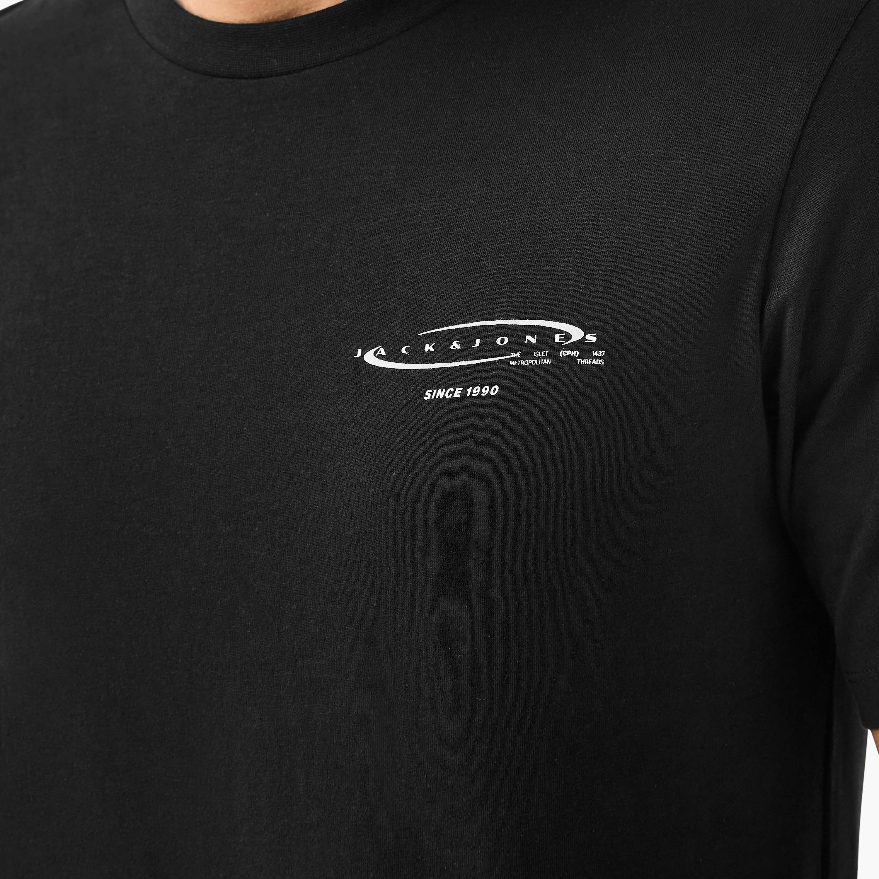 تيشيرت سادة بياقة ضيقة وأكمام قصيرة من جاك آند جونز-men-clothing-tshirtsandpolos-tshirts-image-10