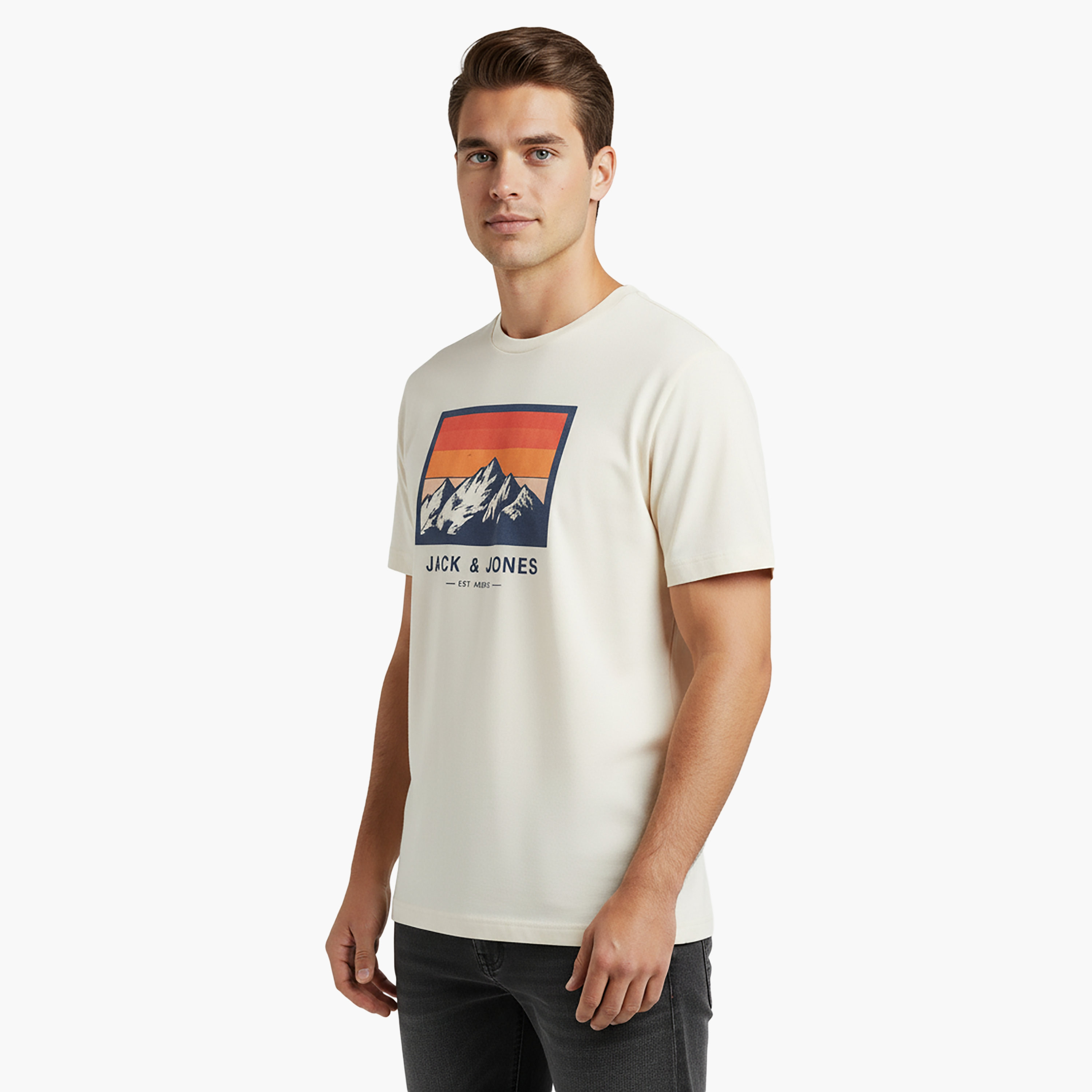تيشيرت رجالي مطبوع برسومات بياقة دائرية وأكمام قصيرة من جاك آند جونز-men-clothing-tshirtsandpolos-tshirts-image-3