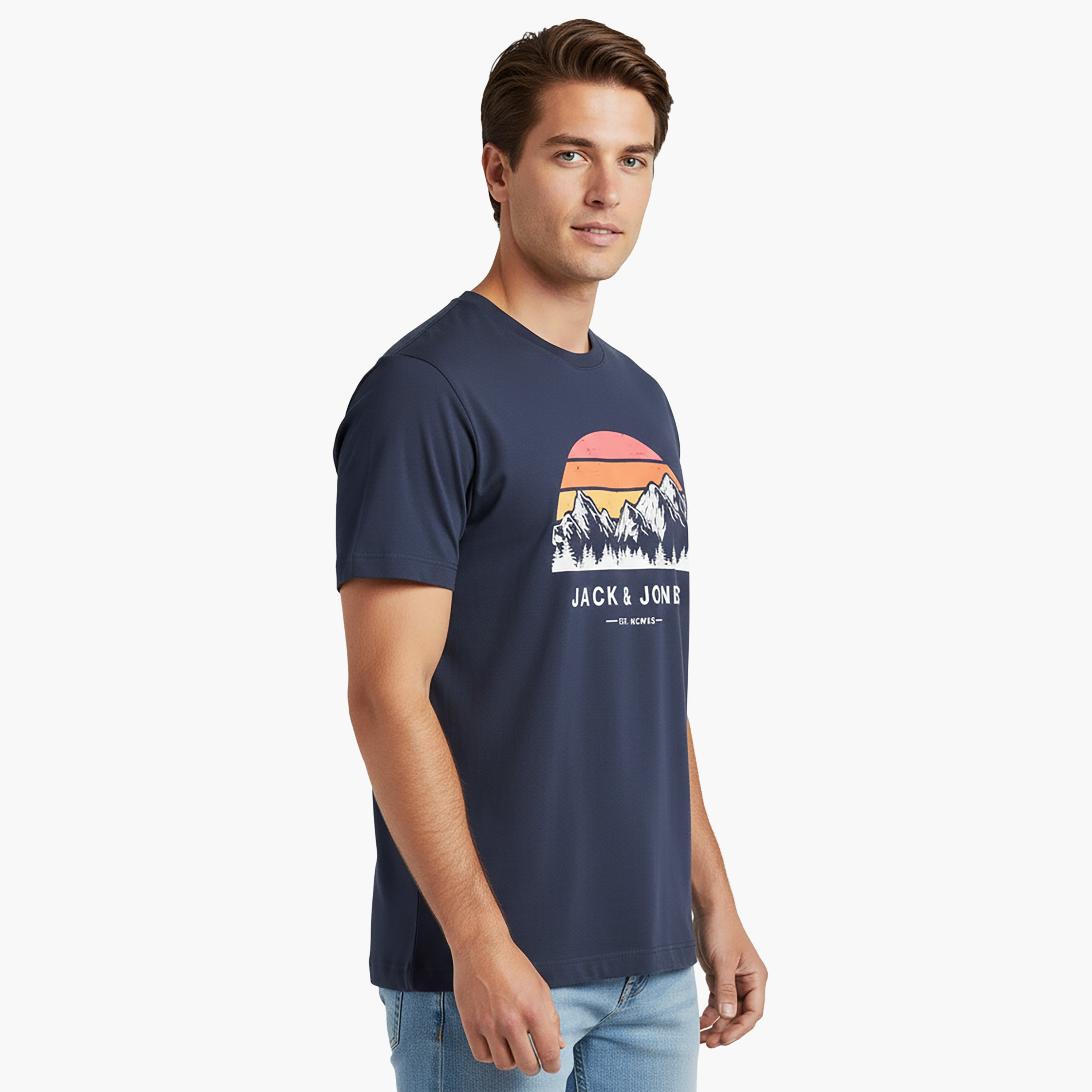 تيشيرت رجالي مطبوع برسومات بياقة دائرية وأكمام قصيرة من جاك آند جونز-men-clothing-tshirtsandpolos-tshirts-image-3