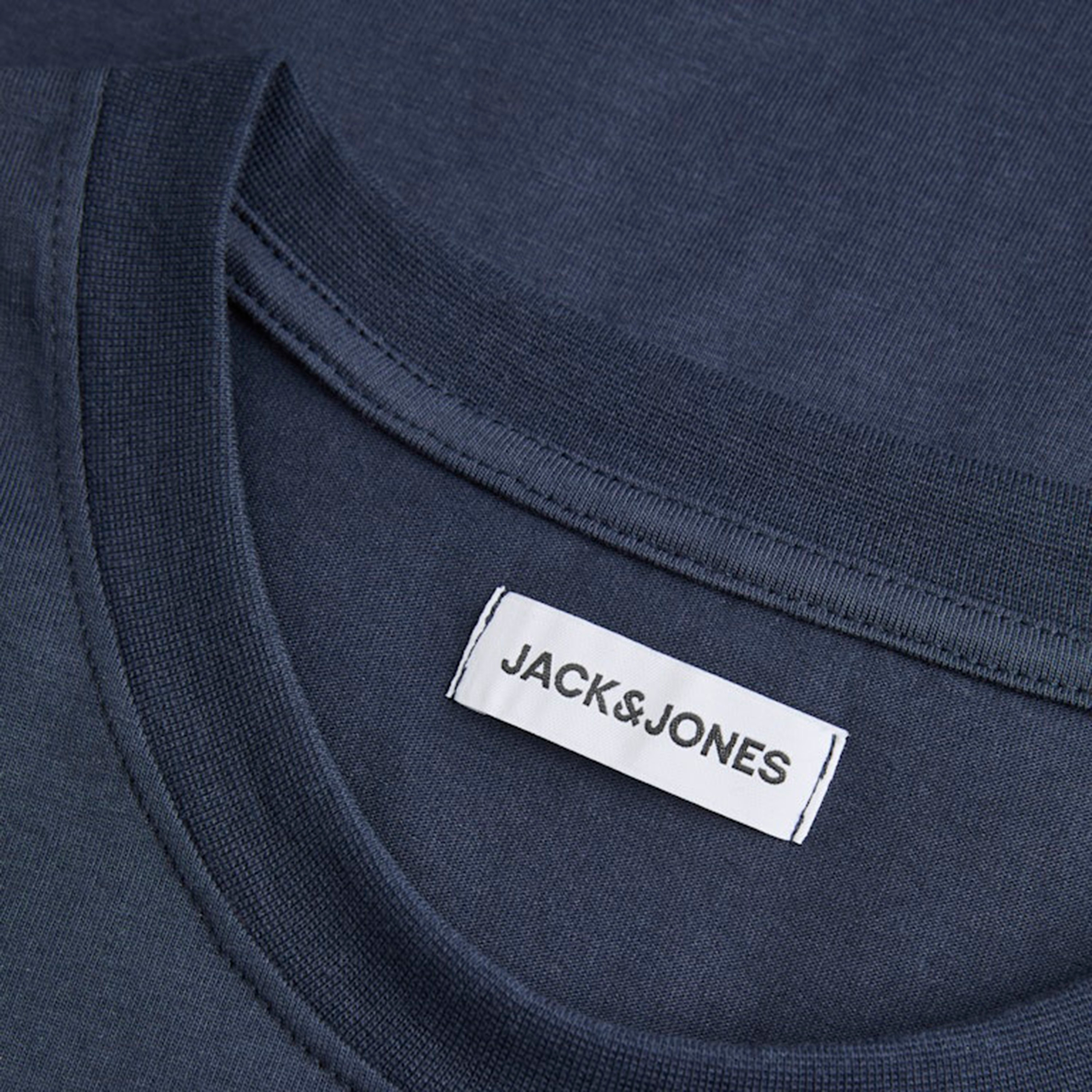 تيشيرت رجالي مطبوع برسومات بياقة دائرية وأكمام قصيرة من جاك آند جونز-men-clothing-tshirtsandpolos-tshirts-image-7