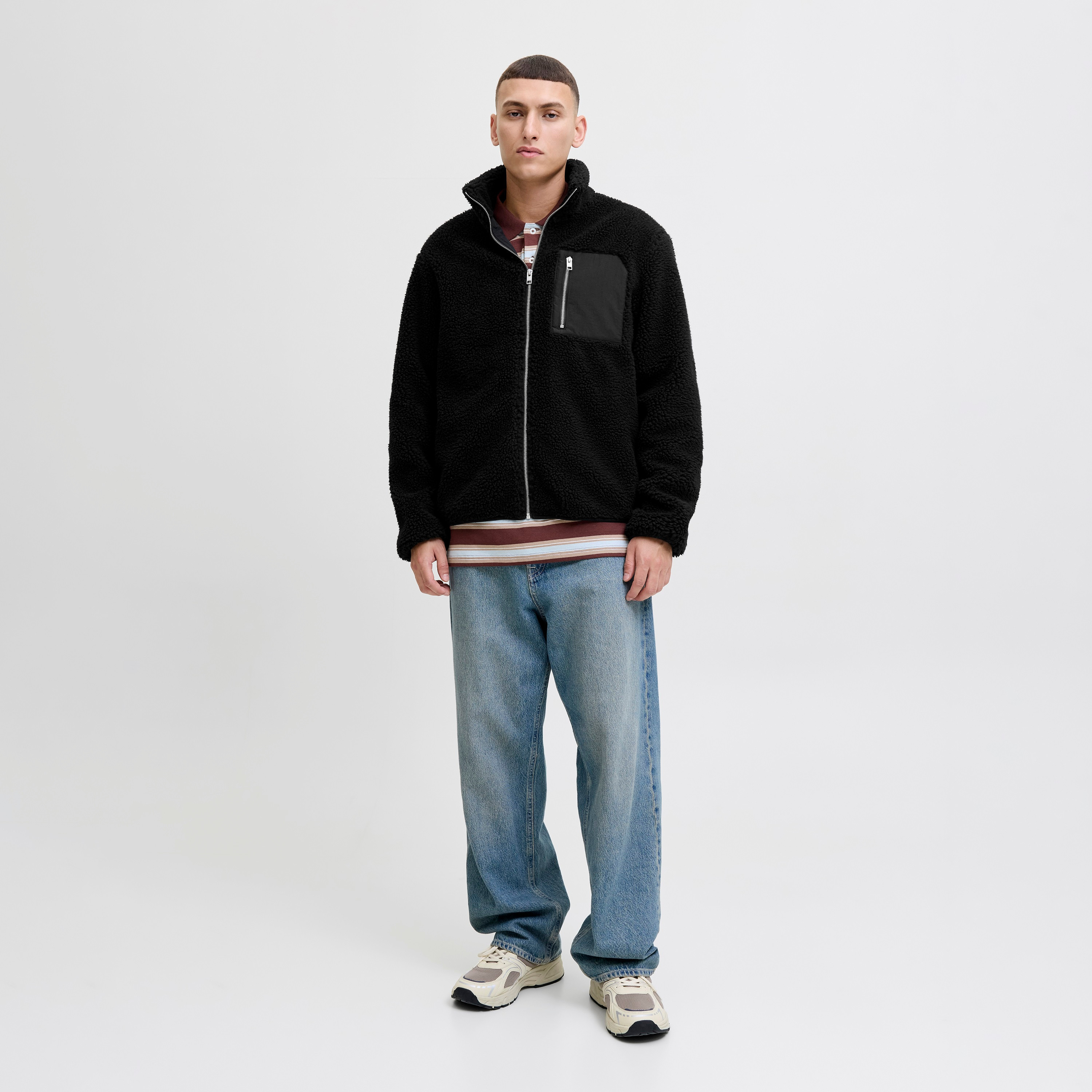جاكيت تيدي رجالي جاك آند جونز صوفي بياقة عالية قائمة وأكمام طويلة-men-clothing-jacketsandblazers-jackets-image-2