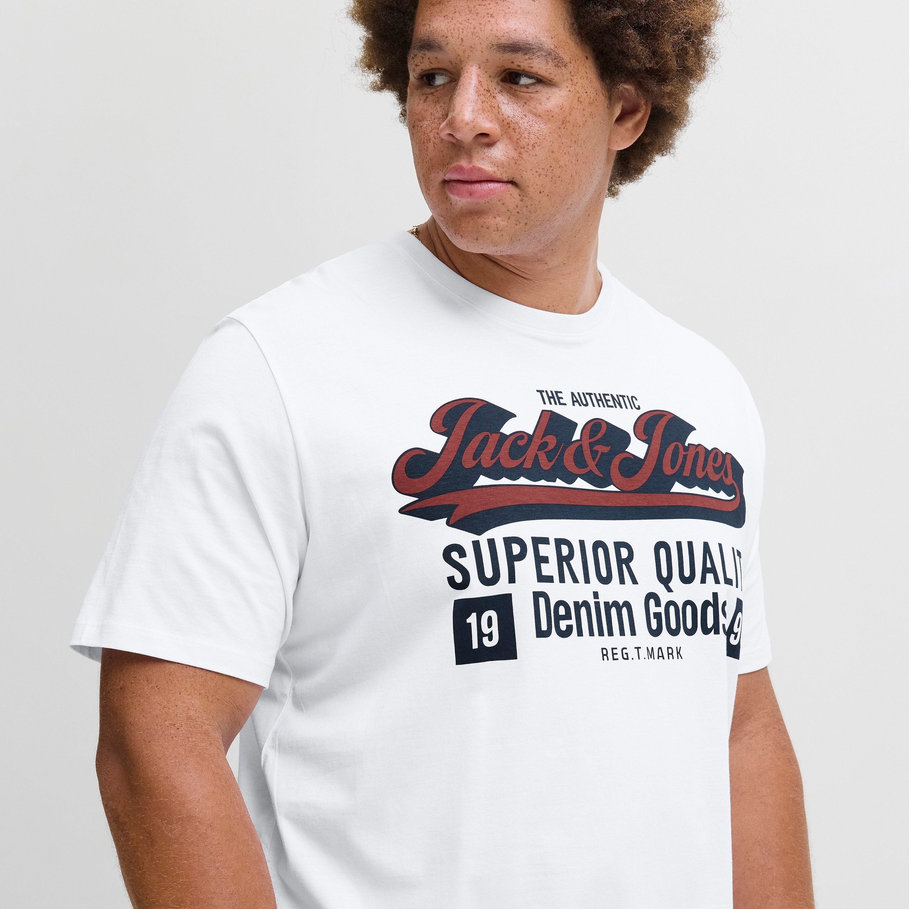تيشيرت رجالي بأكمام قصيرة وياقة دائرية بطبعة جرافيك بلص من جاك اند جونز-men-clothing-tshirtsandpolos-tshirts-image-11