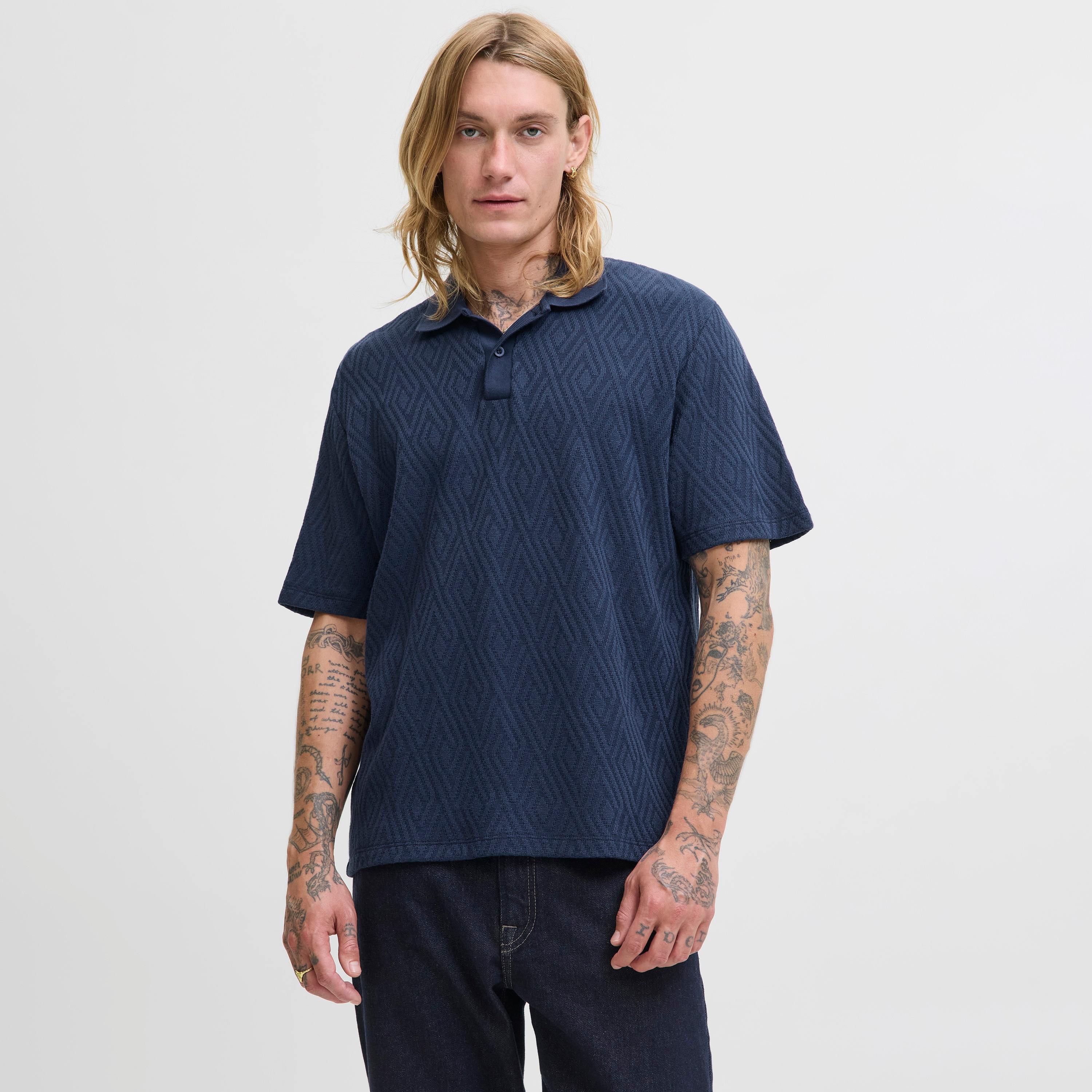 تيشيرت بولو رجالي جاك آند جونز بملمس هندسي بياقة مطوية وأكمام قصيرة-men-clothing-tshirtsandpolos-polos-image-5