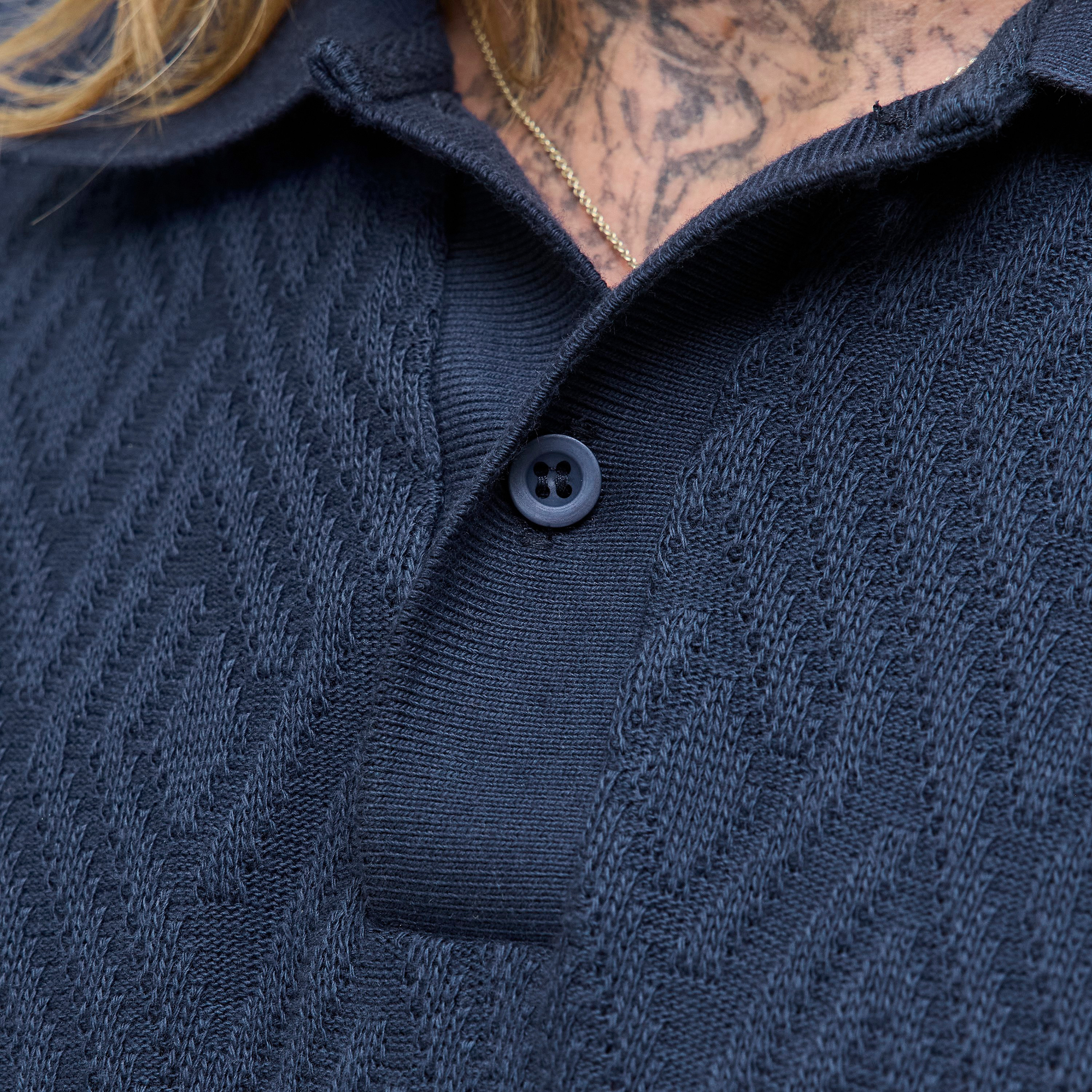 تيشيرت بولو رجالي جاك آند جونز بملمس هندسي بياقة مطوية وأكمام قصيرة-men-clothing-tshirtsandpolos-polos-image-7