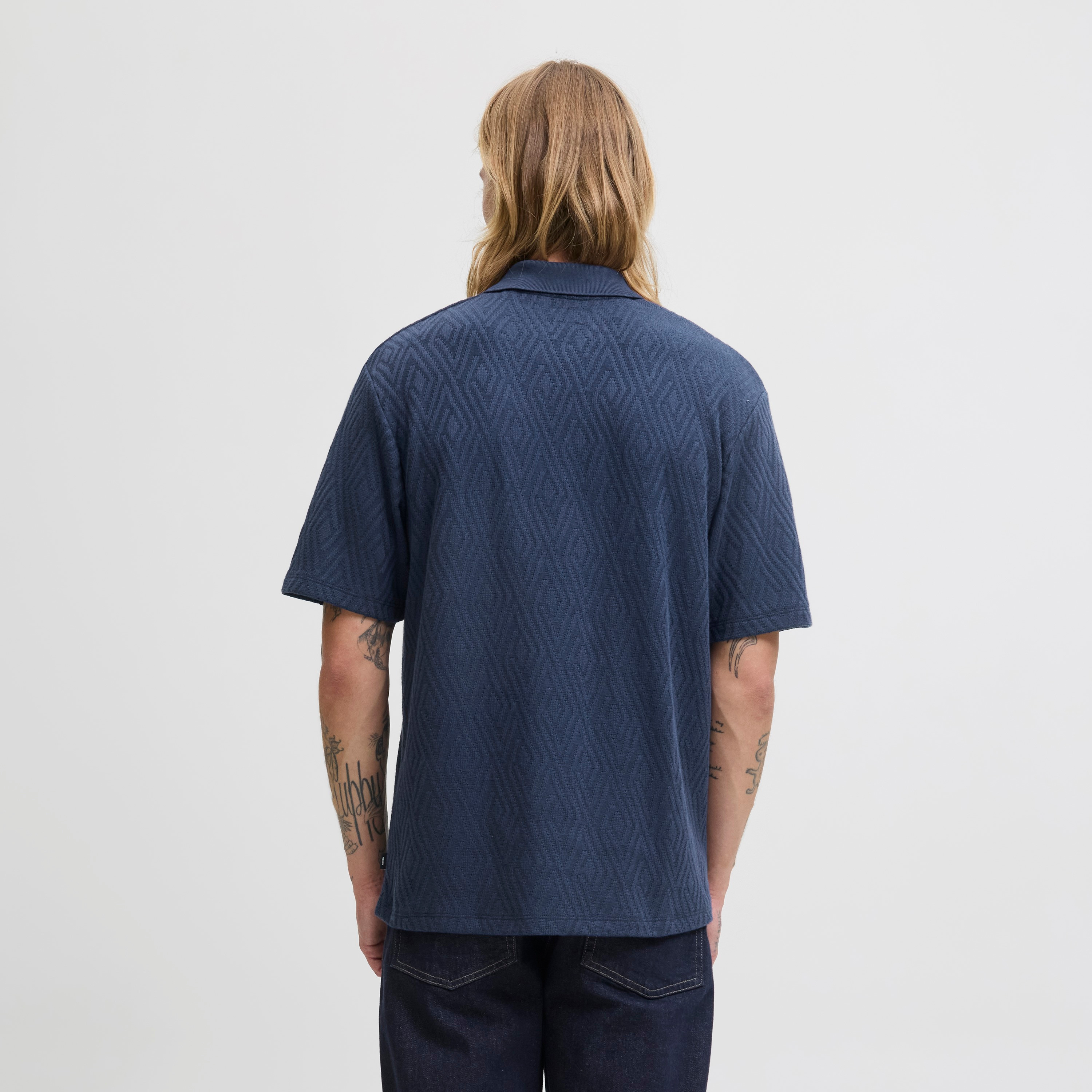 تيشيرت بولو رجالي جاك آند جونز بملمس هندسي بياقة مطوية وأكمام قصيرة-men-clothing-tshirtsandpolos-polos-image-8