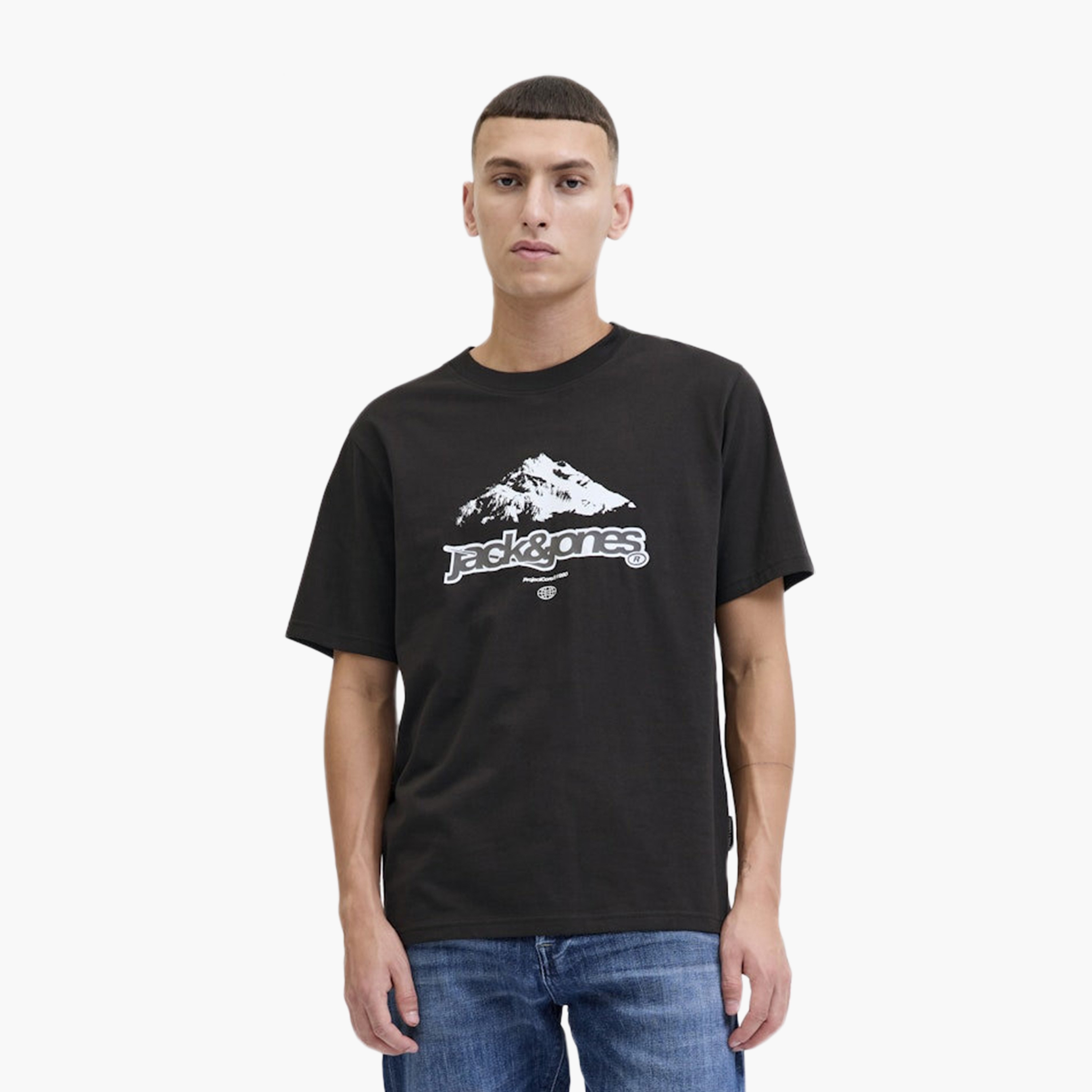 تيشيرت رجالي مطبوع برسومات بياقة دائرية وأكمام قصيرة من جاك ان جونز-men-clothing-tshirtsandpolos-tshirts-image-1