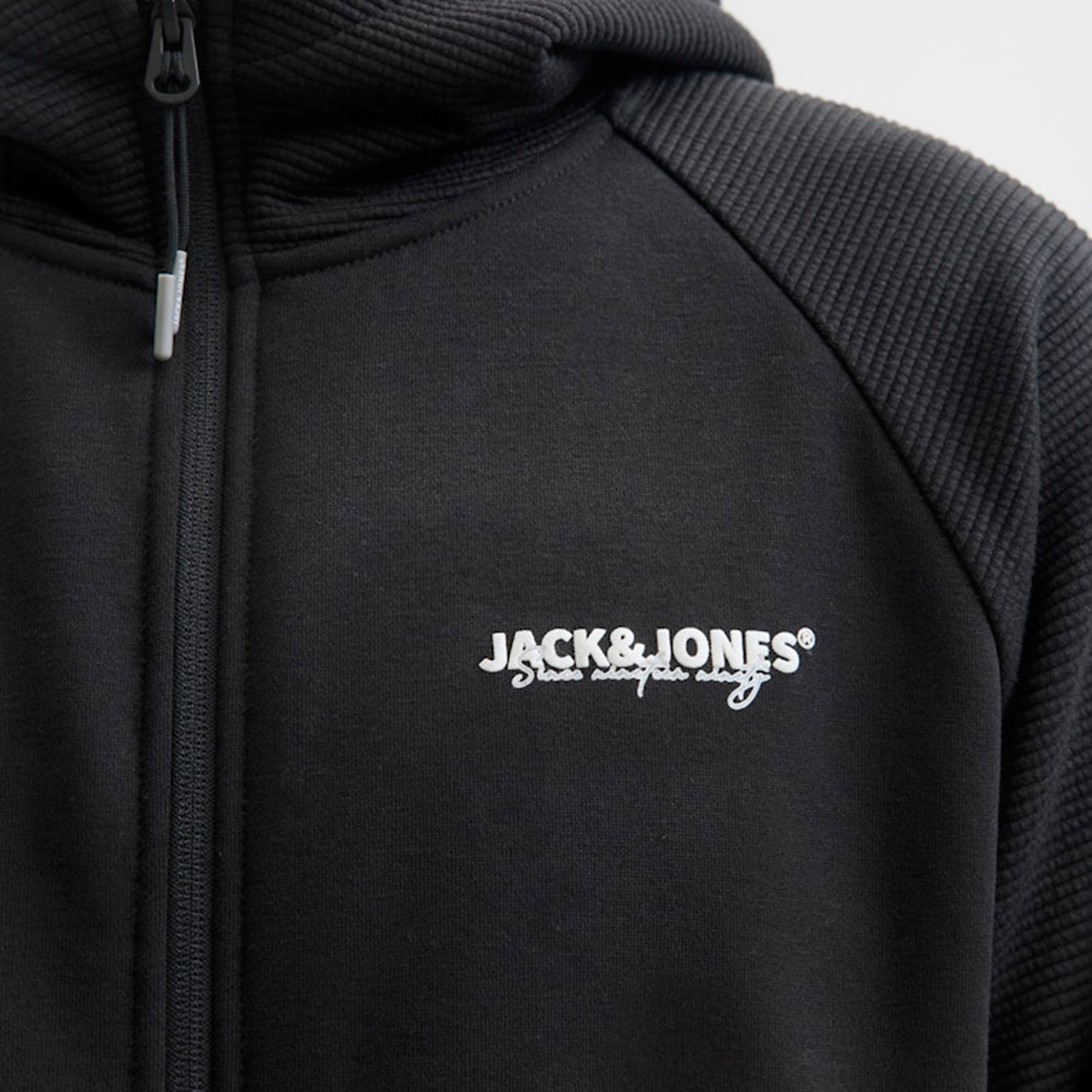 هودي رجالي سادة بأكمام طويلة وسحاب مقاس كبيرة من جاك آند جونز-men-winterwear-hoodiesandsweatshirts-image-5