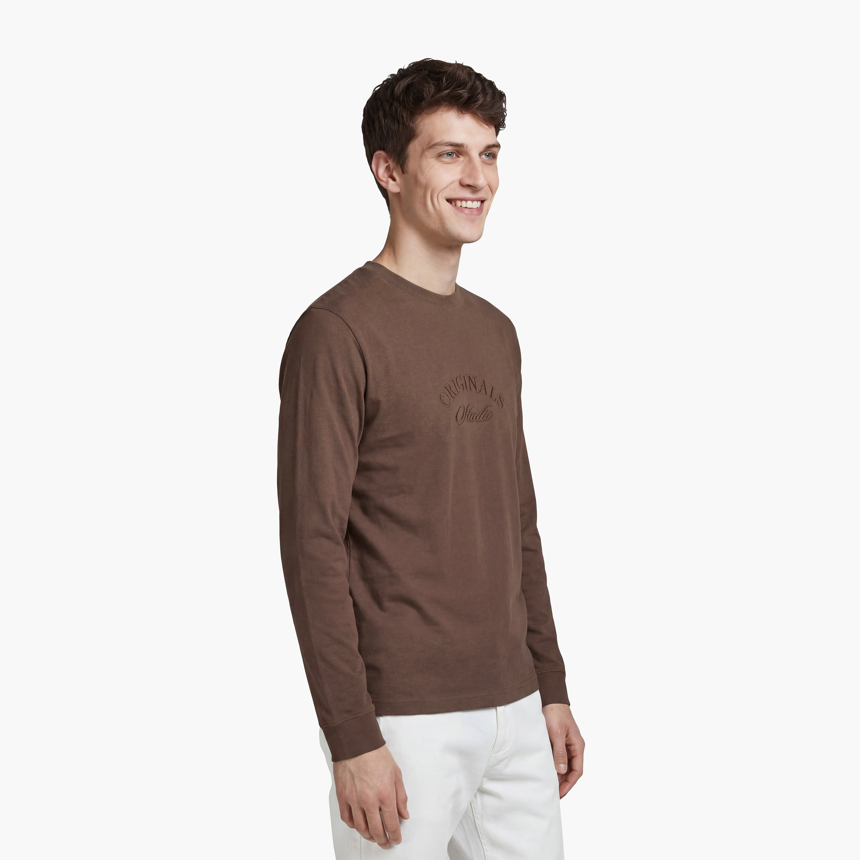 تي شيرت رجالي مطرز بياقة دائرية وأكمام طويلة من جاك آند جونز-men-clothing-tshirtsandpolos-tshirts-image-7