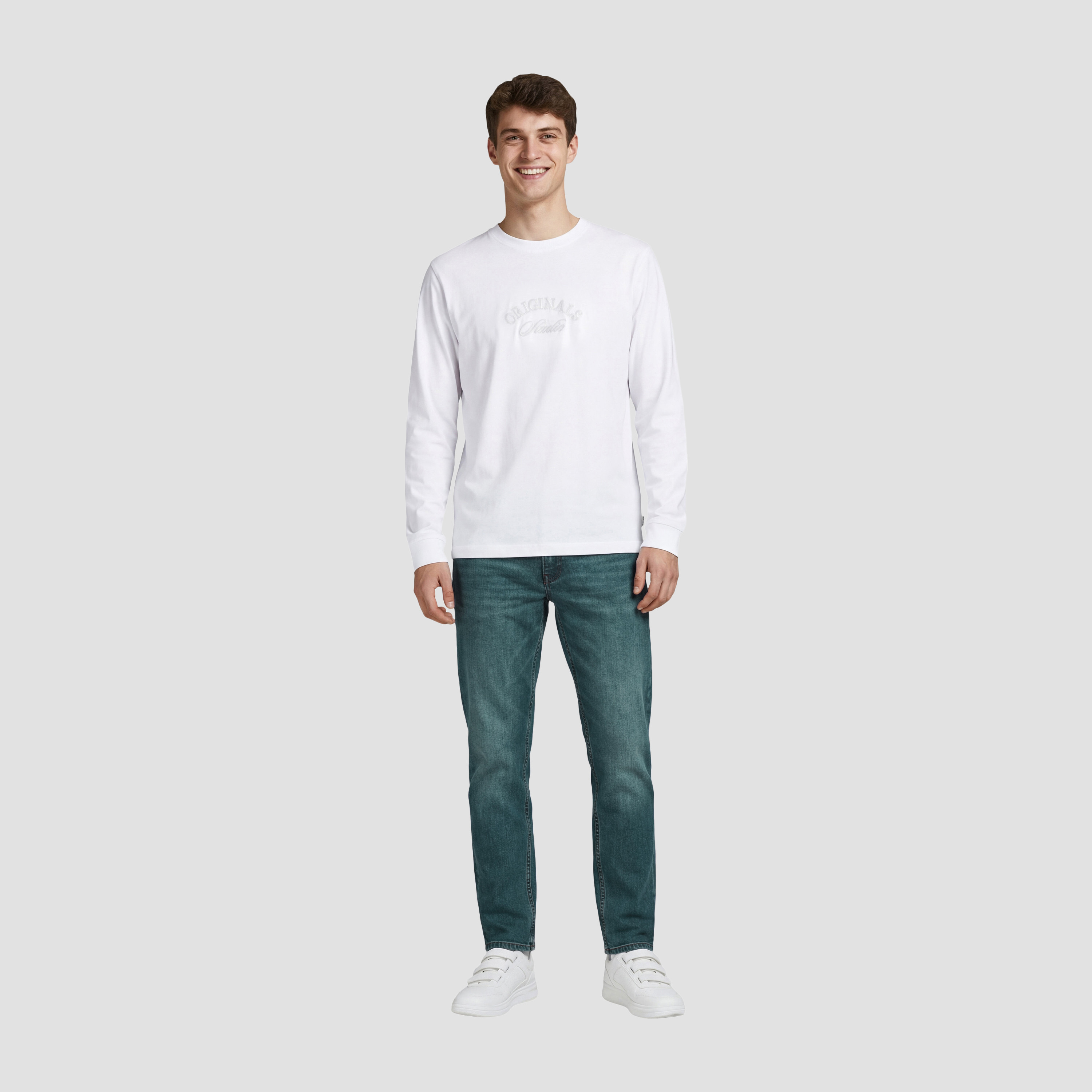 تي شيرت رجالي مطرز بياقة دائرية وأكمام طويلة من جاك آند جونز-men-clothing-tshirtsandpolos-tshirts-image-2