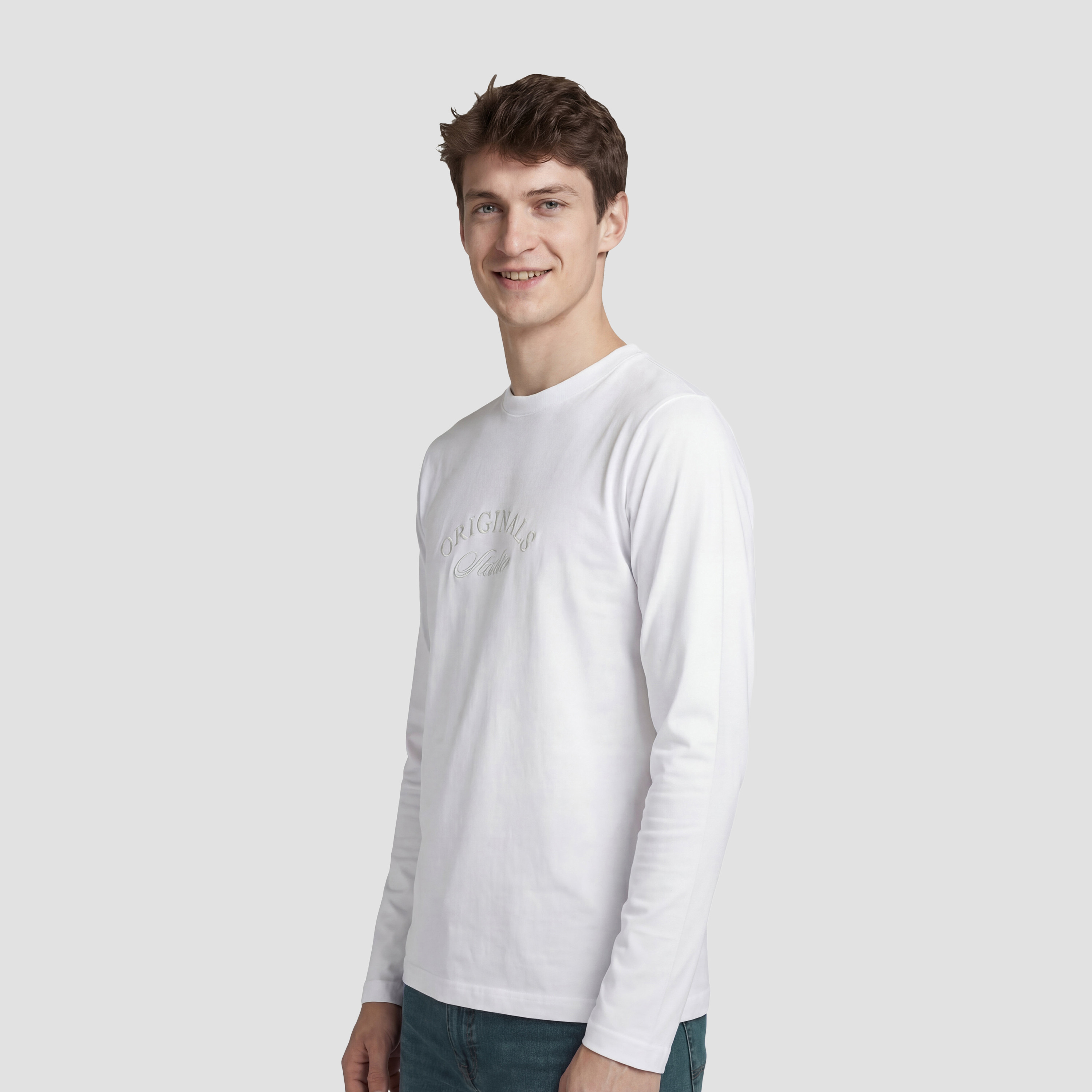 تي شيرت رجالي مطرز بياقة دائرية وأكمام طويلة من جاك آند جونز-men-clothing-tshirtsandpolos-tshirts-image-3