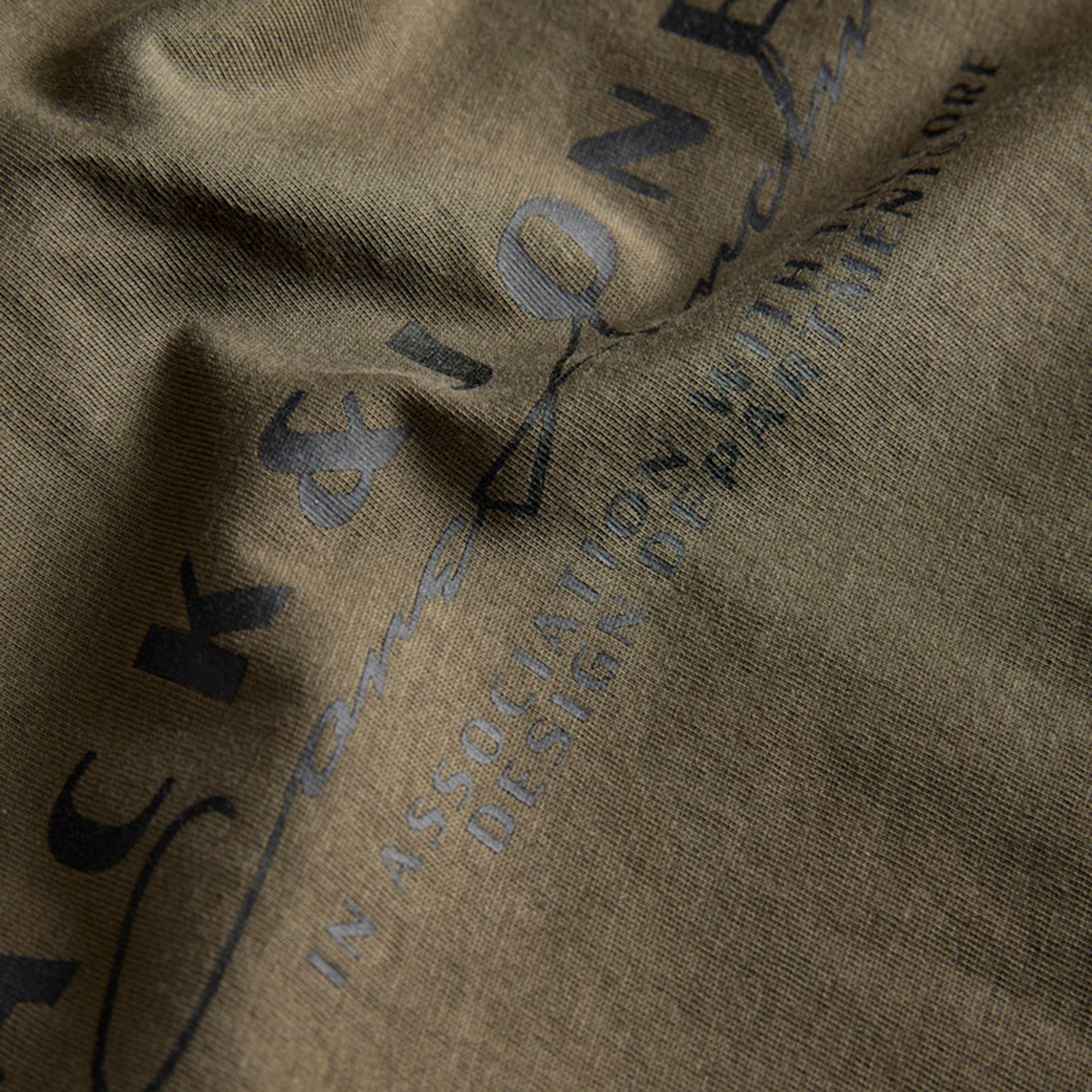 تيشيرت رجالي مطبوع برسومات بياقة دائرية وأكمام قصيرة من جاك آند جونز-men-clothing-tshirtsandpolos-tshirts-image-19