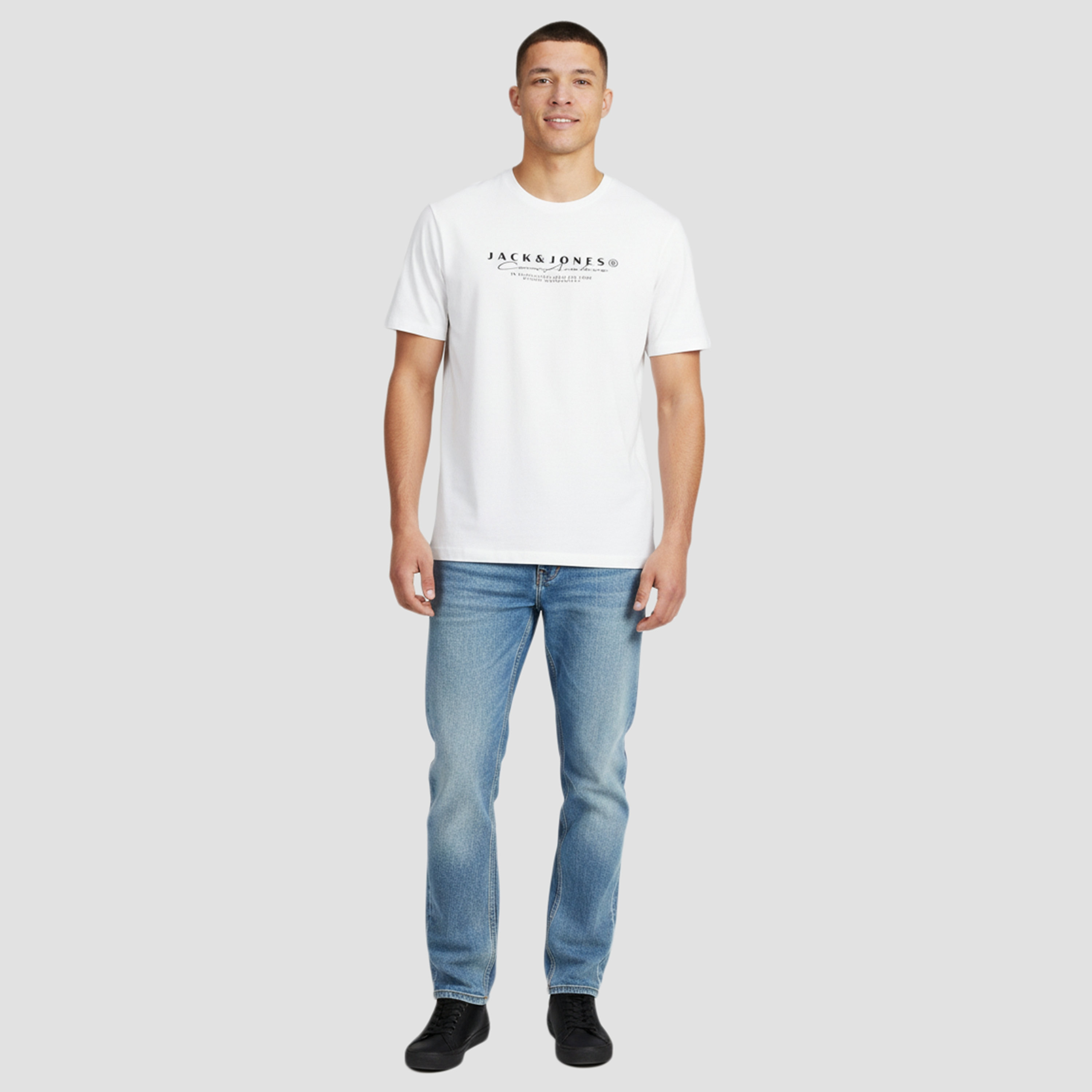 تيشيرت رجالي مطبوع برسومات بياقة دائرية وأكمام قصيرة من جاك آند جونز-men-clothing-tshirtsandpolos-tshirts-image-6