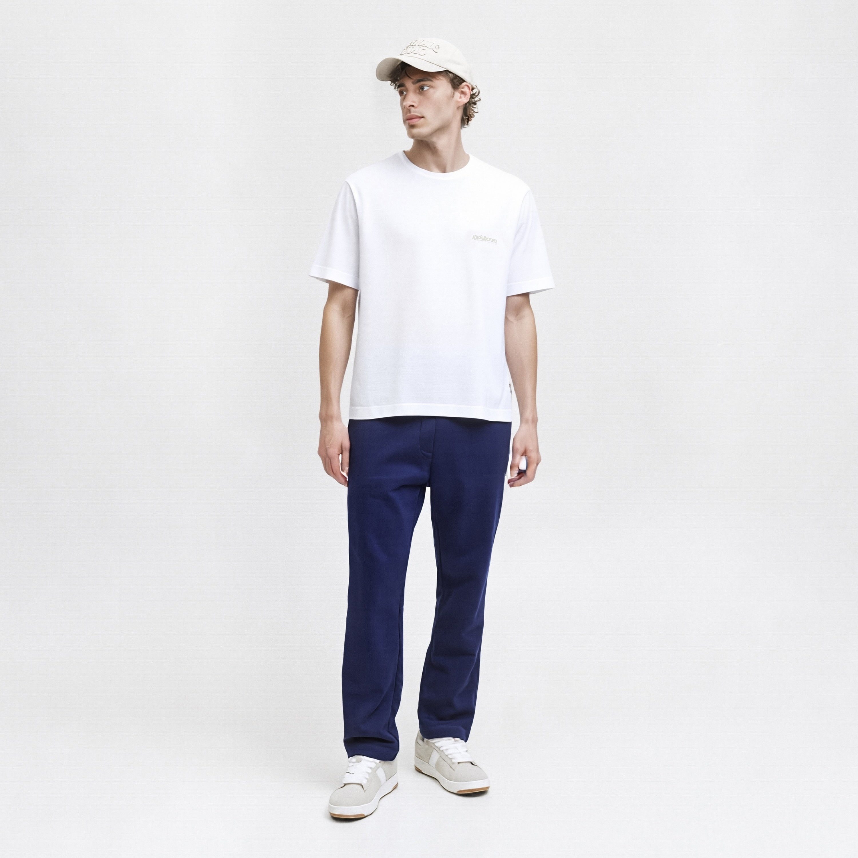 تيشيرت رجالي مطبوع برسومات بياقة دائرية وأكمام قصيرة من جاك ان جونز-men-clothing-tshirtsandpolos-tshirts-image-2