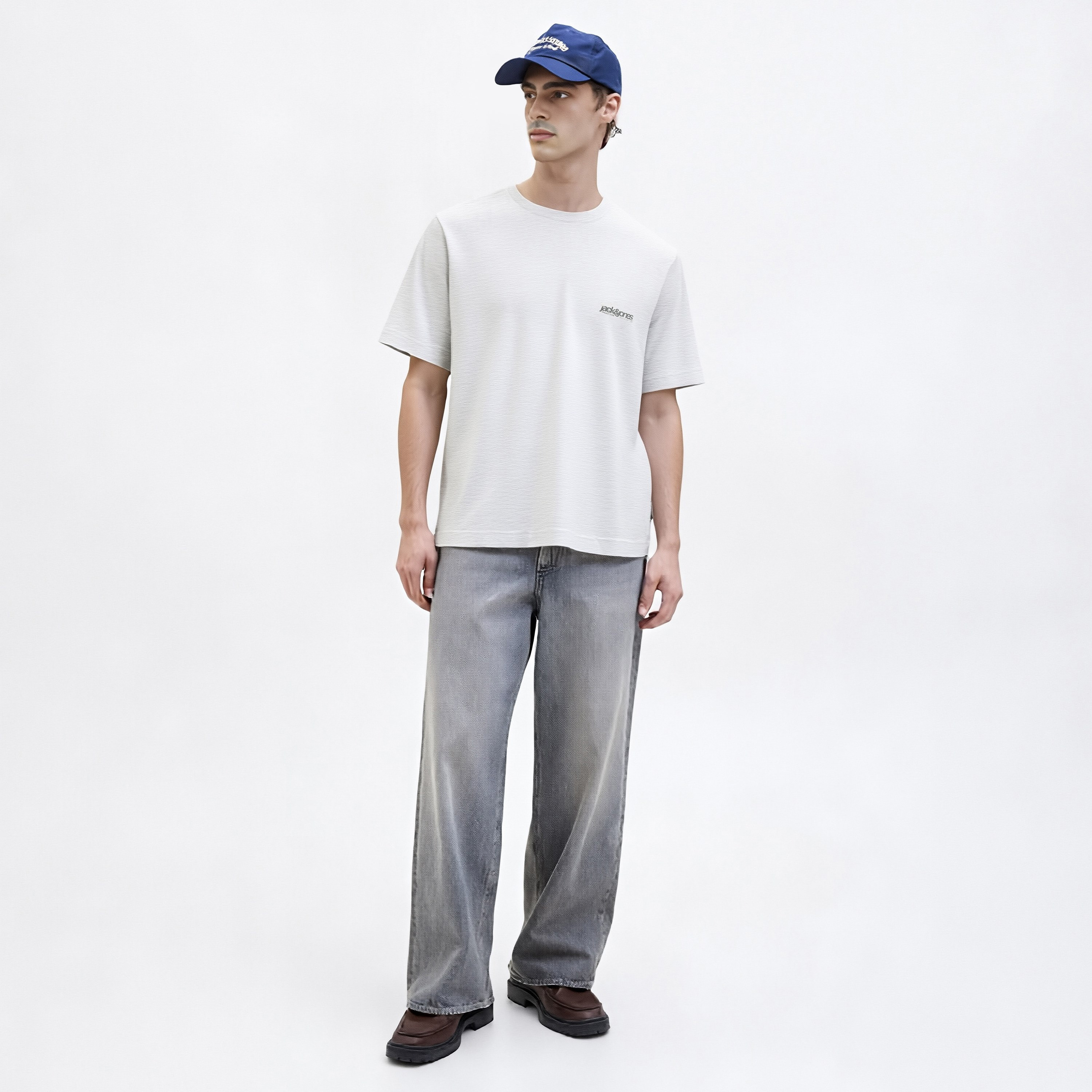 تيشيرت رجالي مطبوع برسومات بياقة دائرية وأكمام قصيرة من جاك ان جونز-men-clothing-tshirtsandpolos-tshirts-image-17