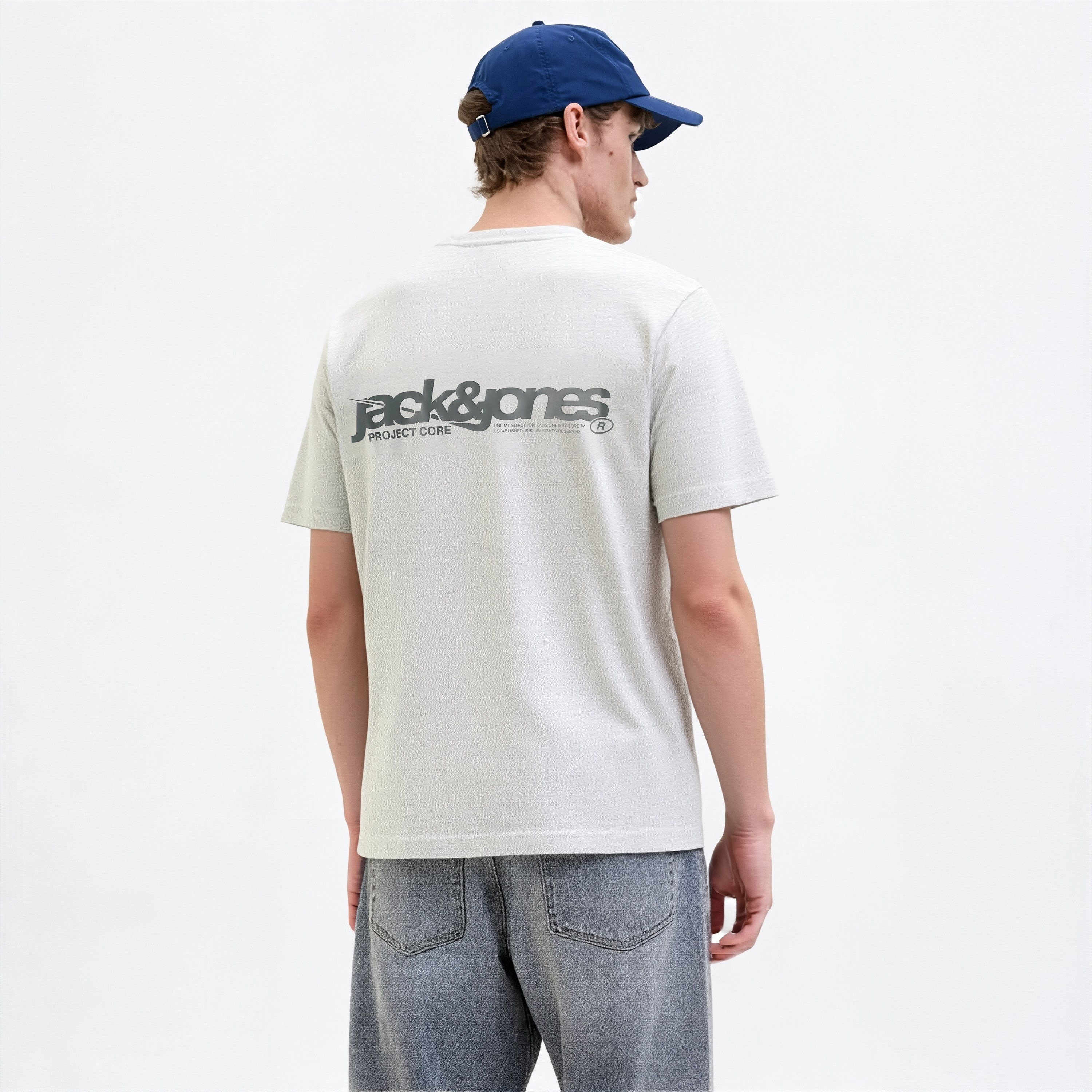 تيشيرت رجالي مطبوع برسومات بياقة دائرية وأكمام قصيرة من جاك ان جونز-men-clothing-tshirtsandpolos-tshirts-image-18