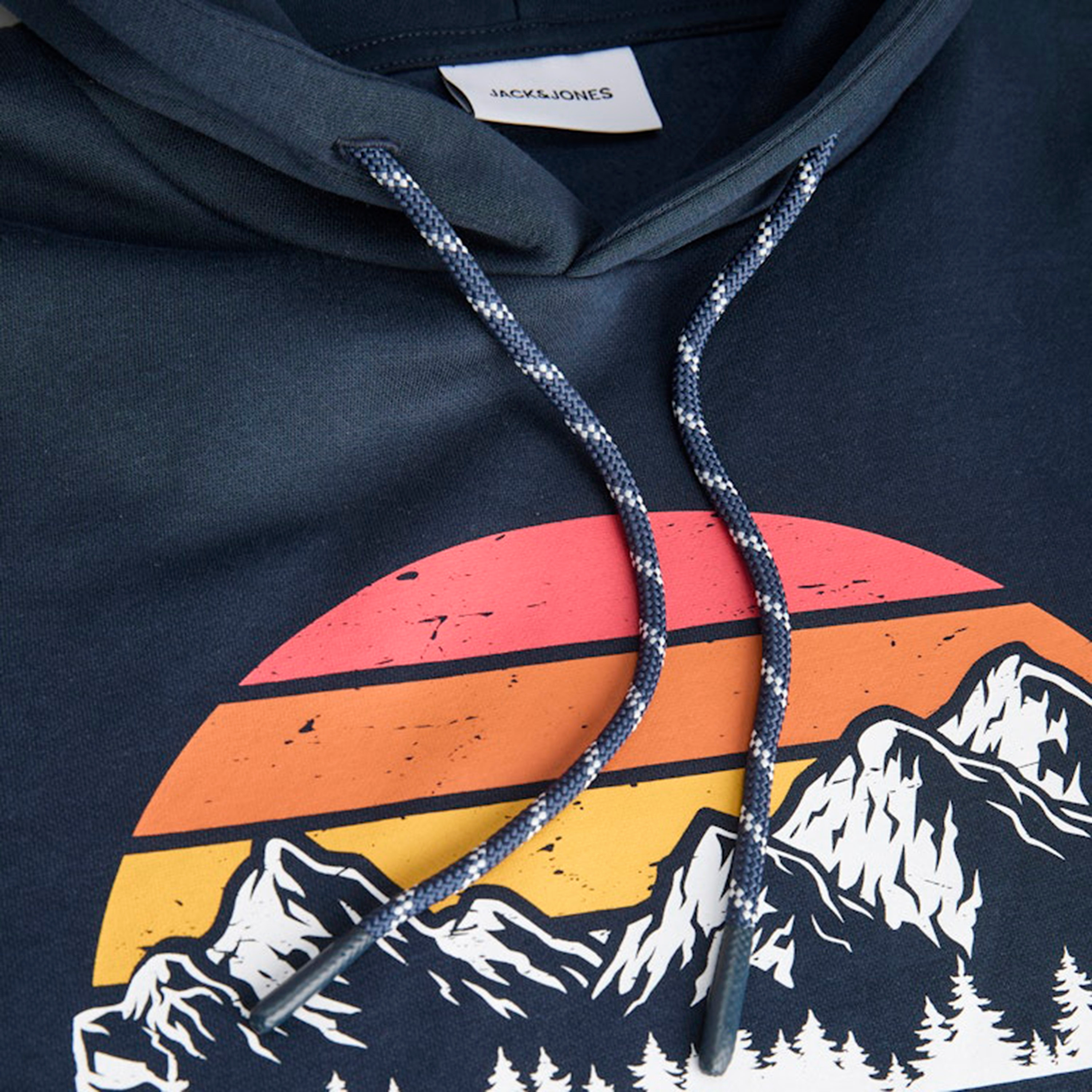هودي رجالي مطبوع برسومات بأكمام طويلة من جاك آند جونز-men-winterwear-hoodiesandsweatshirts-image-13