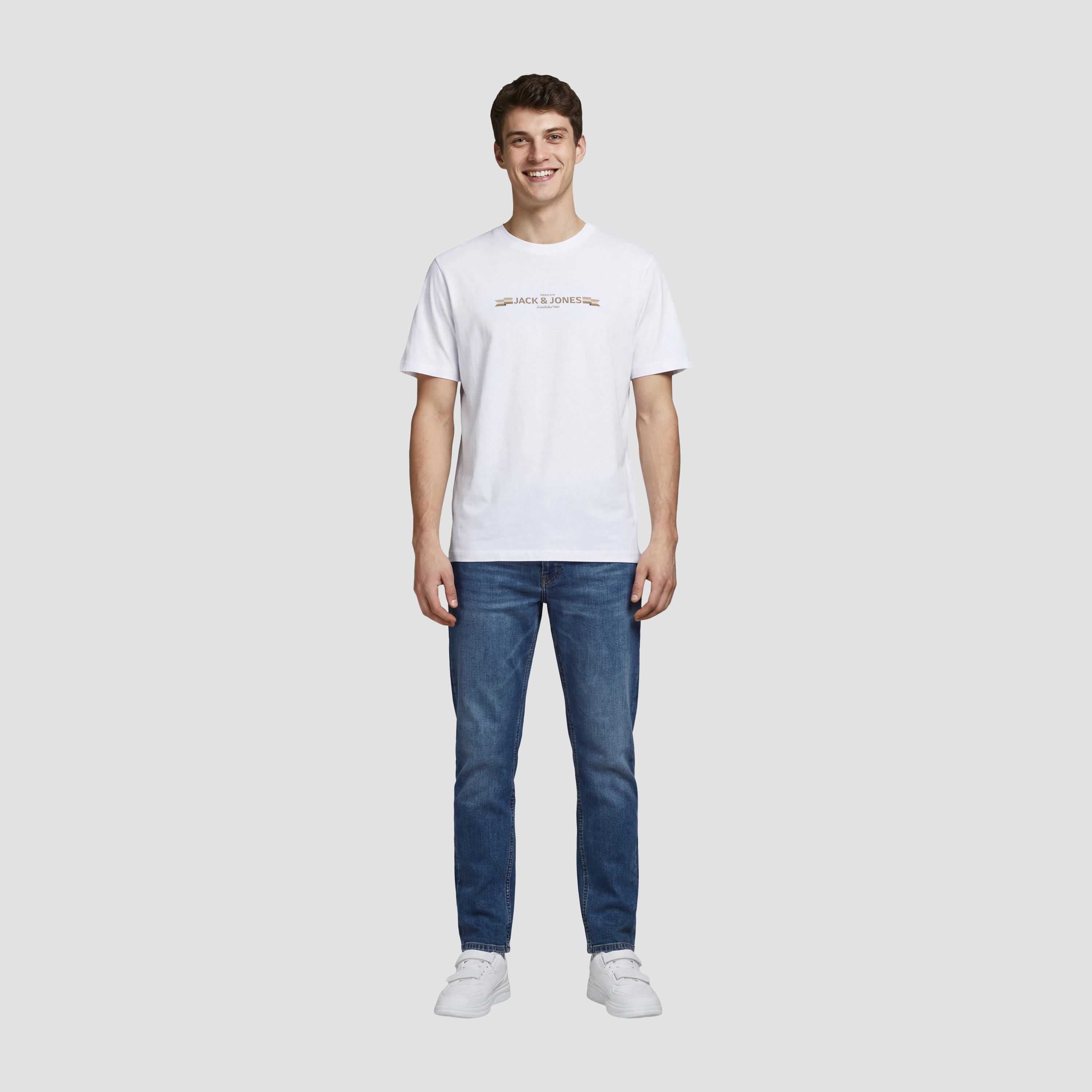 تيشيرت رجالي سادة بياقة دائرية وأكمام قصيرة من جاك ان جونز-men-clothing-tshirtsandpolos-tshirts-image-2