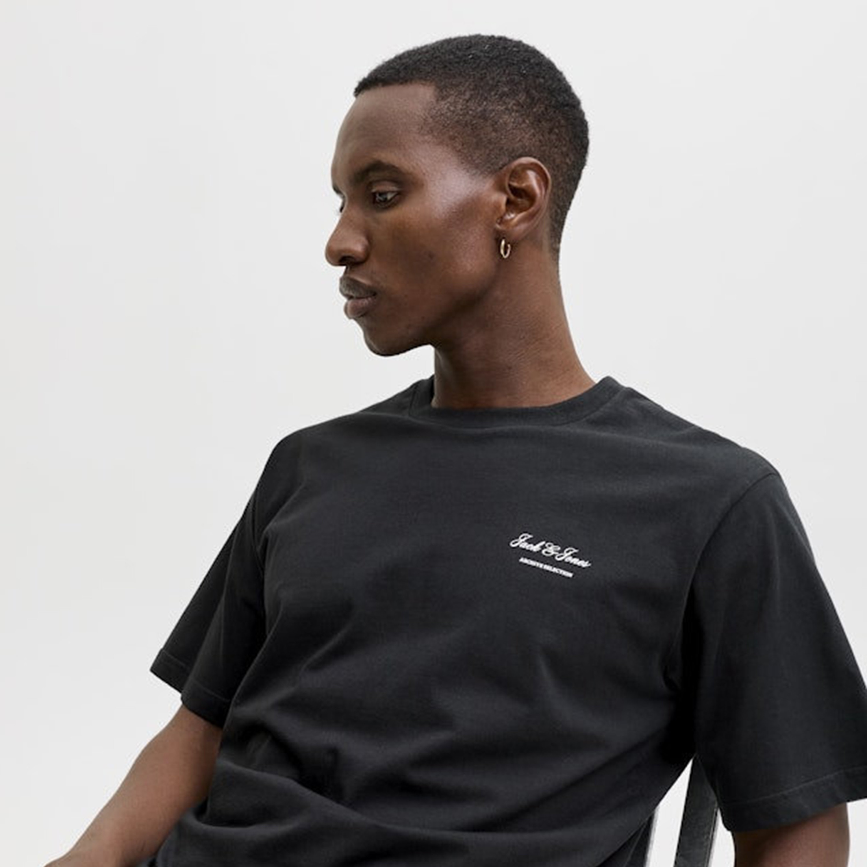 تيشيرت رجالي سادة بياقة دائرية وأكمام قصيرة من جاك ان جونز-men-clothing-tshirtsandpolos-tshirts-image-3