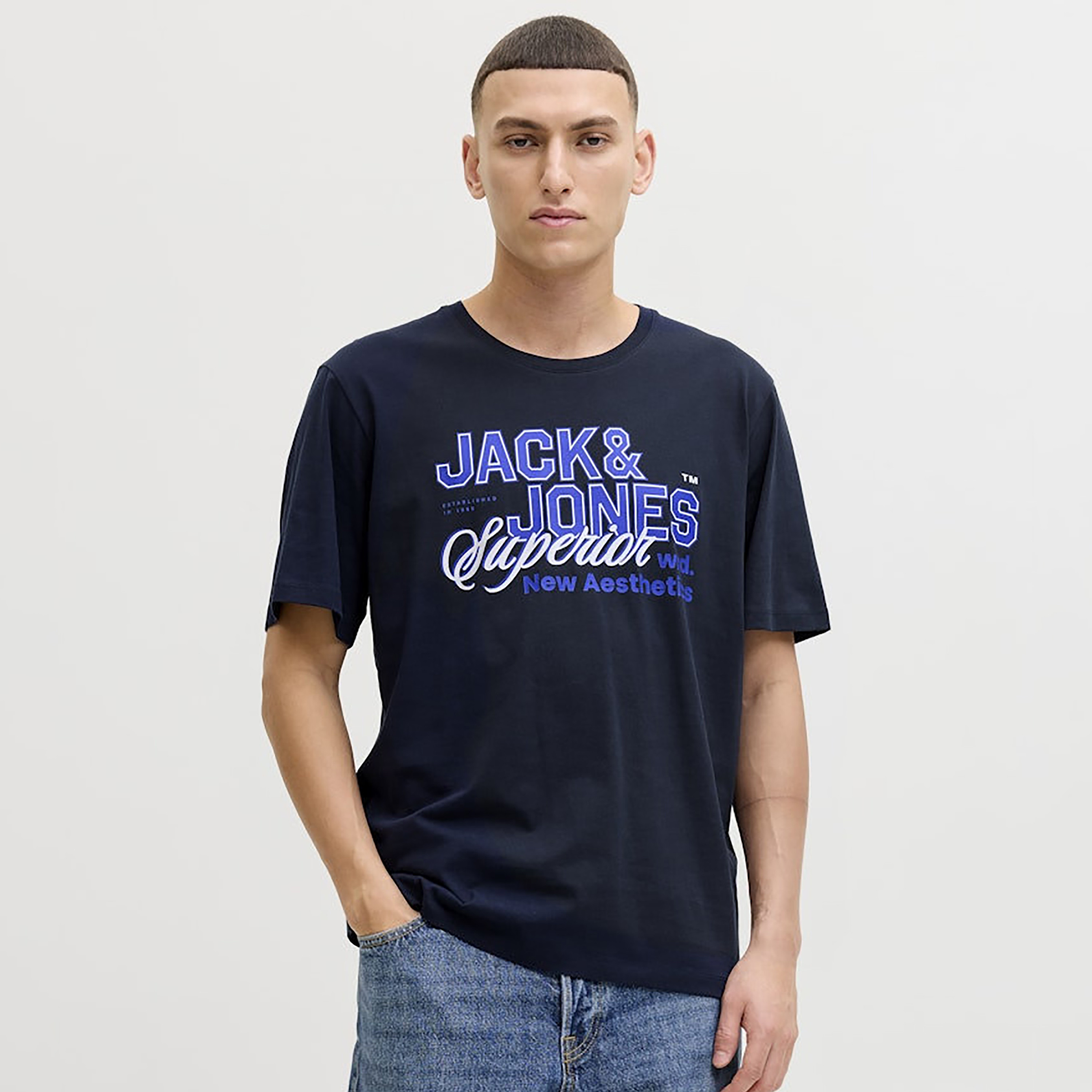 تي شيرت رجالي مطبوع بياقة دائرية وأكمام قصيرة من جاك اند جونز-men-clothing-tshirtsandpolos-tshirts-image-5