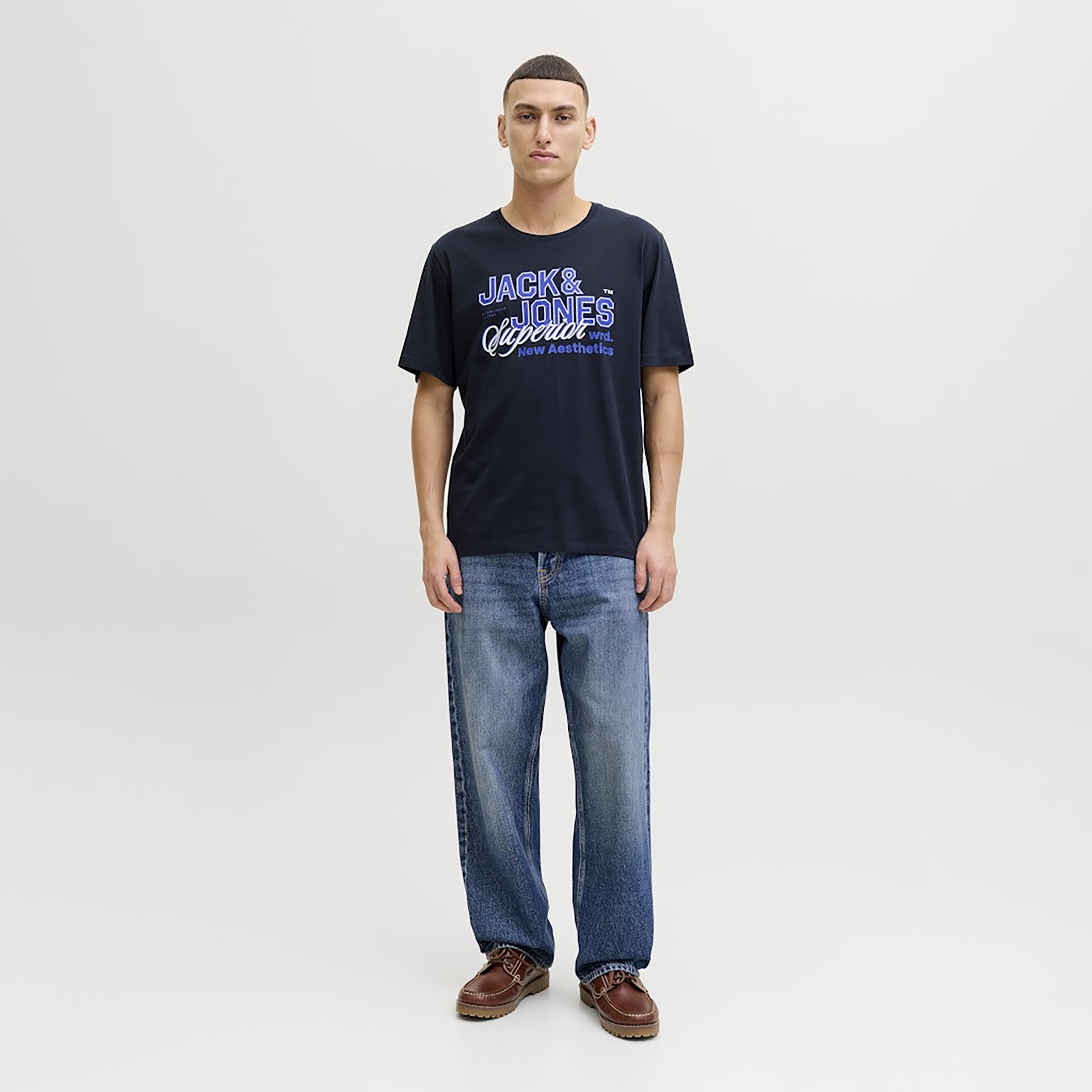 تي شيرت رجالي مطبوع بياقة دائرية وأكمام قصيرة من جاك اند جونز-men-clothing-tshirtsandpolos-tshirts-image-6