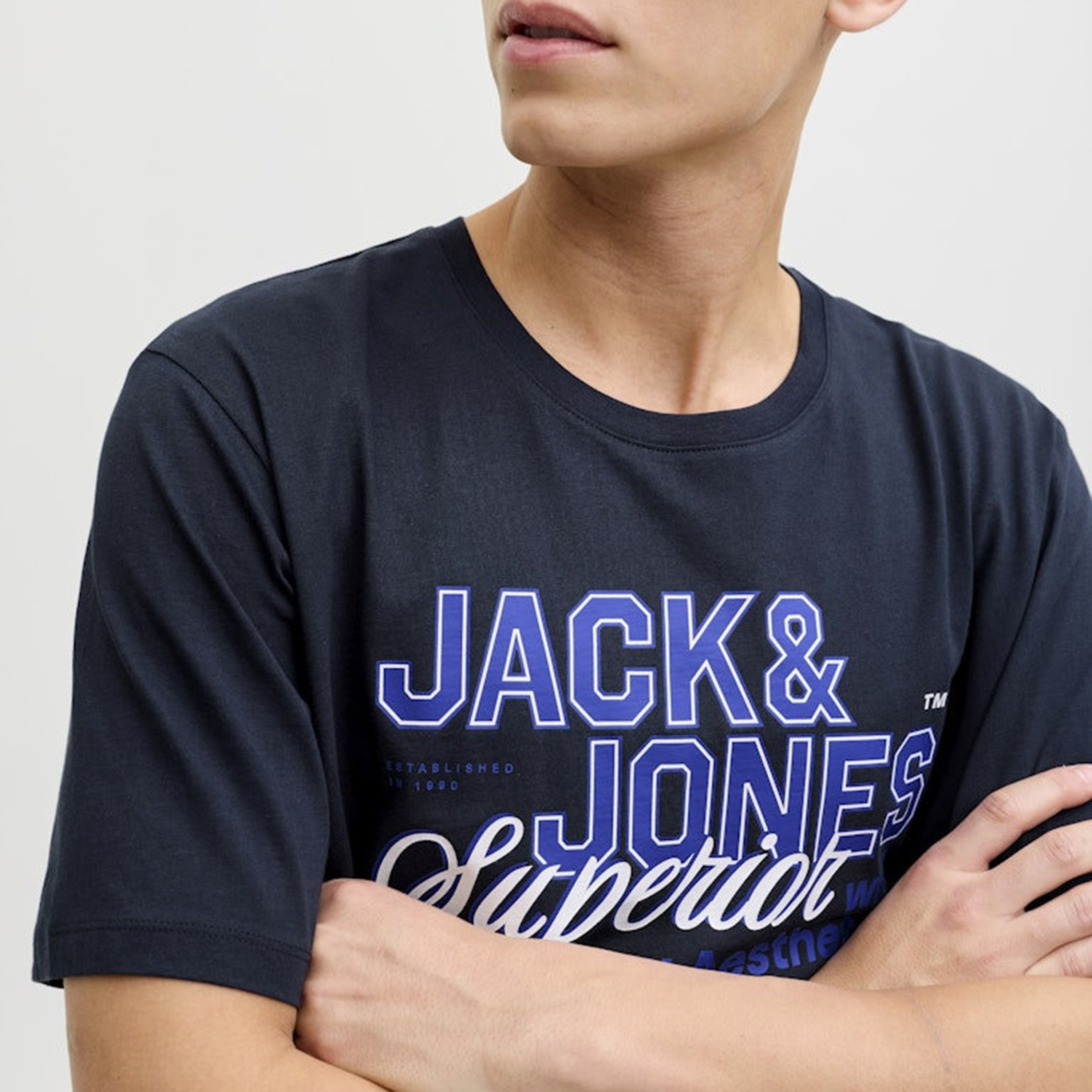 تي شيرت رجالي مطبوع بياقة دائرية وأكمام قصيرة من جاك اند جونز-men-clothing-tshirtsandpolos-tshirts-image-7