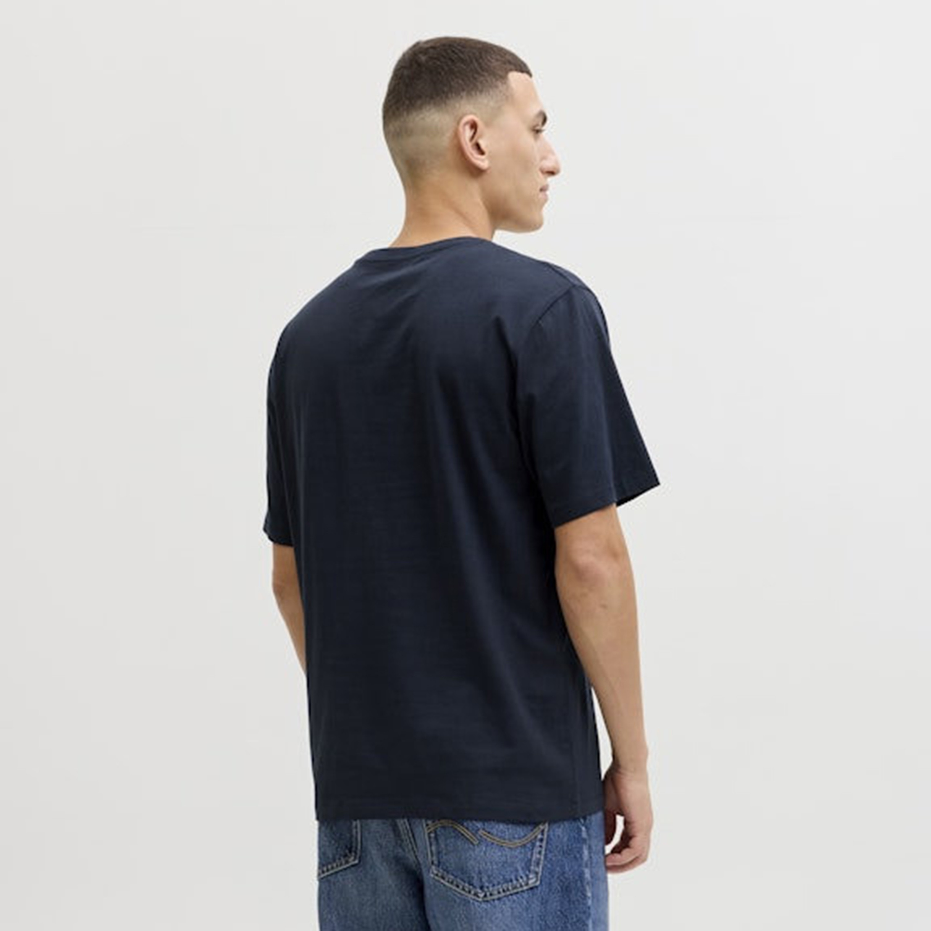 تي شيرت رجالي مطبوع بياقة دائرية وأكمام قصيرة من جاك اند جونز-men-clothing-tshirtsandpolos-tshirts-image-8