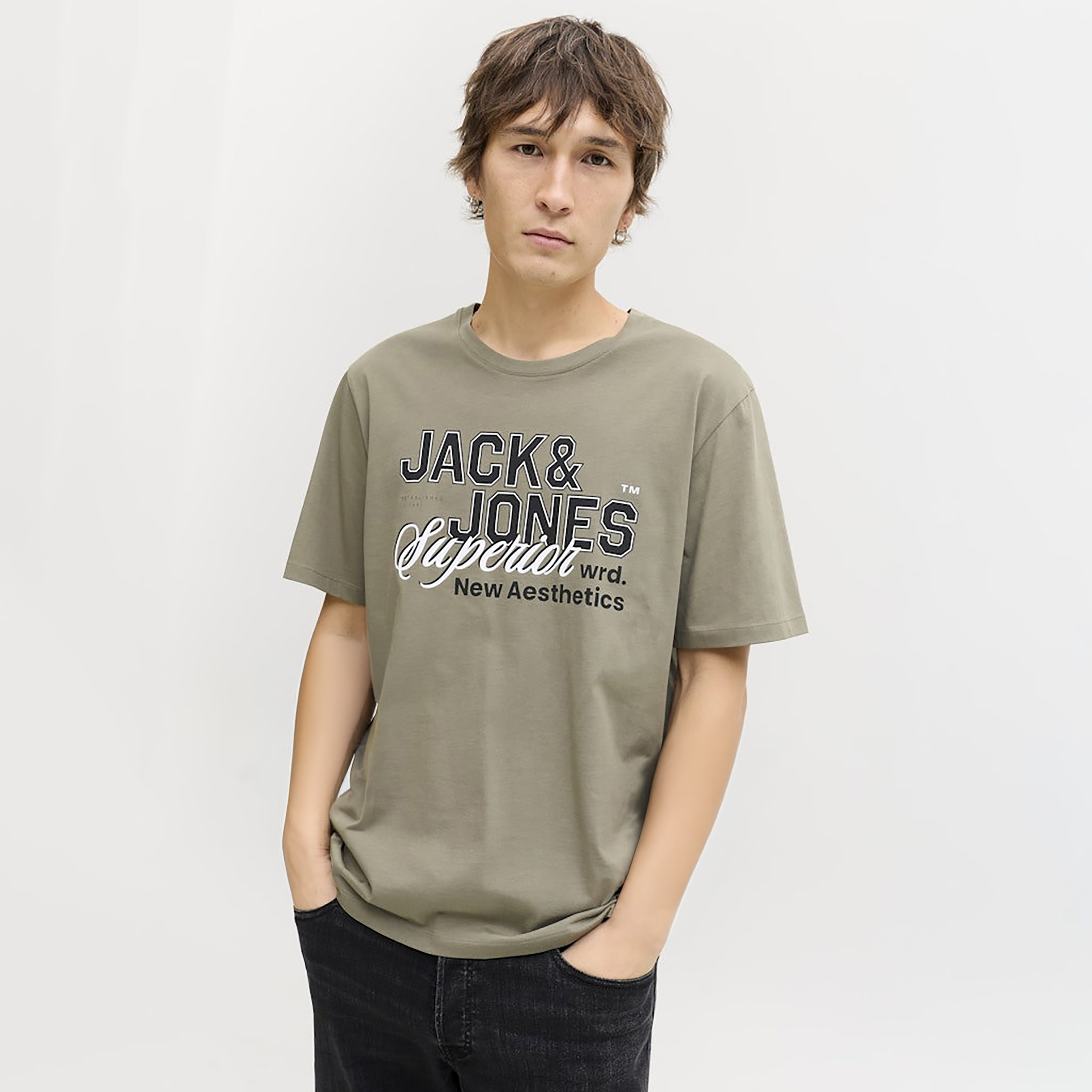 تي شيرت رجالي مطبوع بياقة دائرية وأكمام قصيرة من جاك اند جونز-men-clothing-tshirtsandpolos-tshirts-image-9