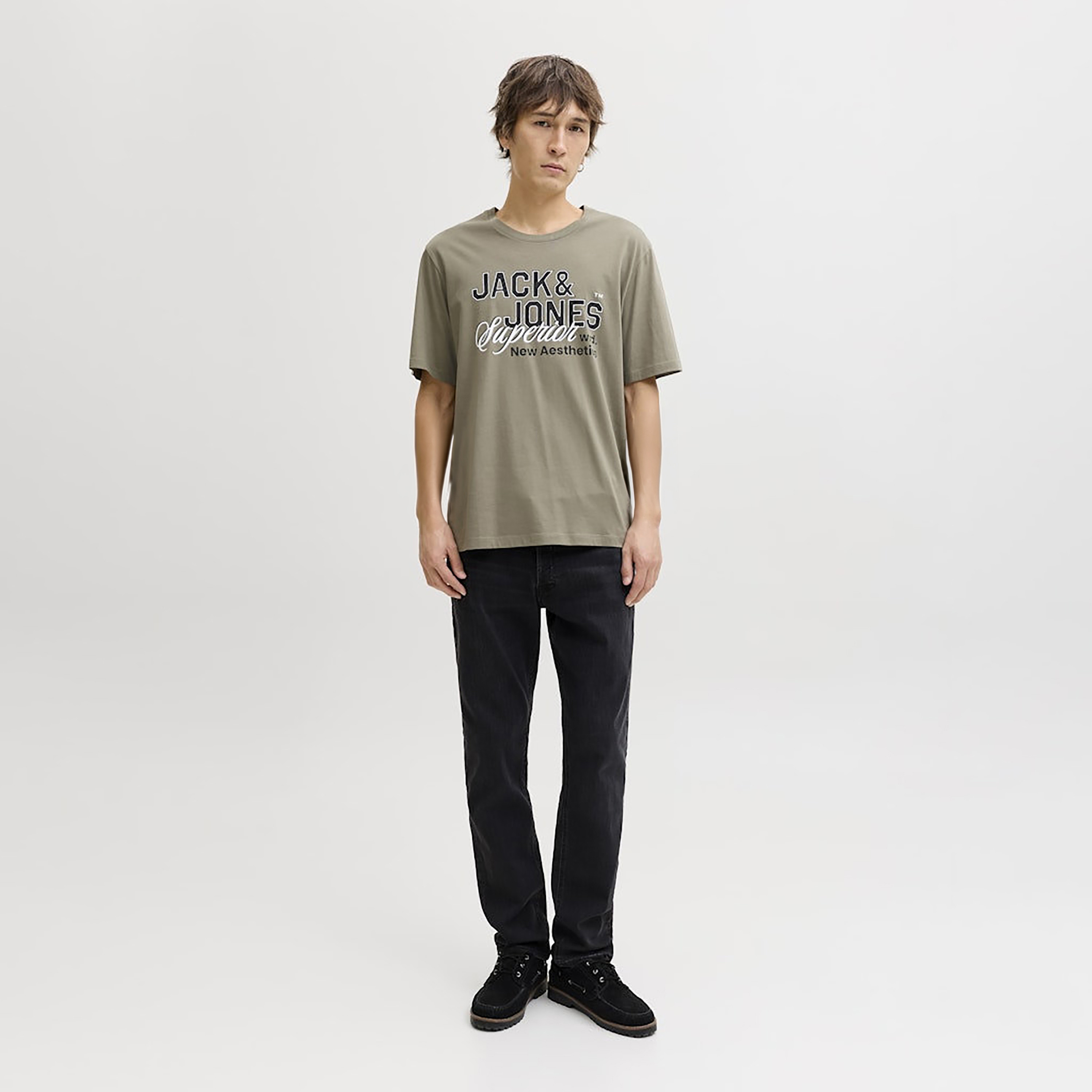 تي شيرت رجالي مطبوع بياقة دائرية وأكمام قصيرة من جاك اند جونز-men-clothing-tshirtsandpolos-tshirts-image-10