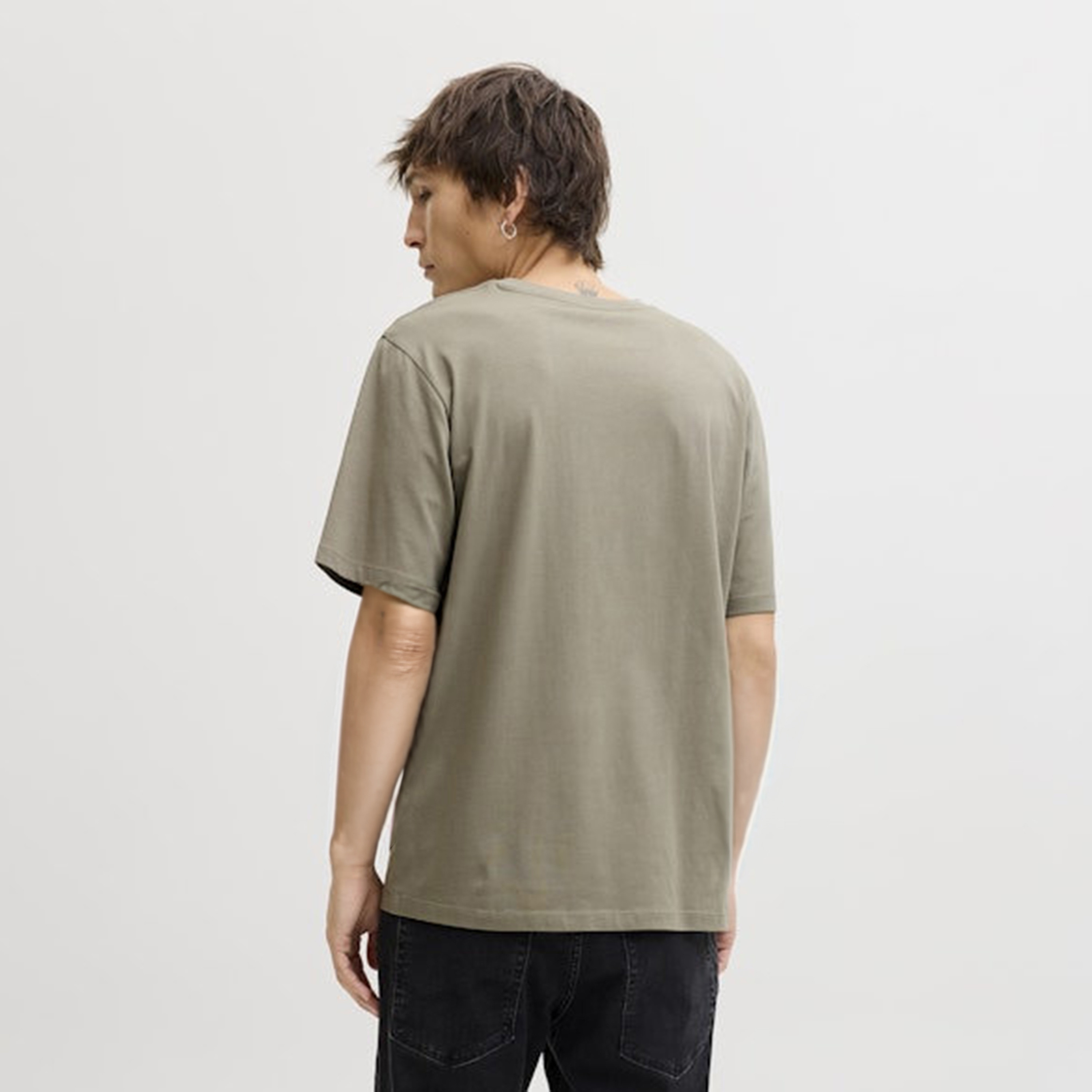 تي شيرت رجالي مطبوع بياقة دائرية وأكمام قصيرة من جاك اند جونز-men-clothing-tshirtsandpolos-tshirts-image-12