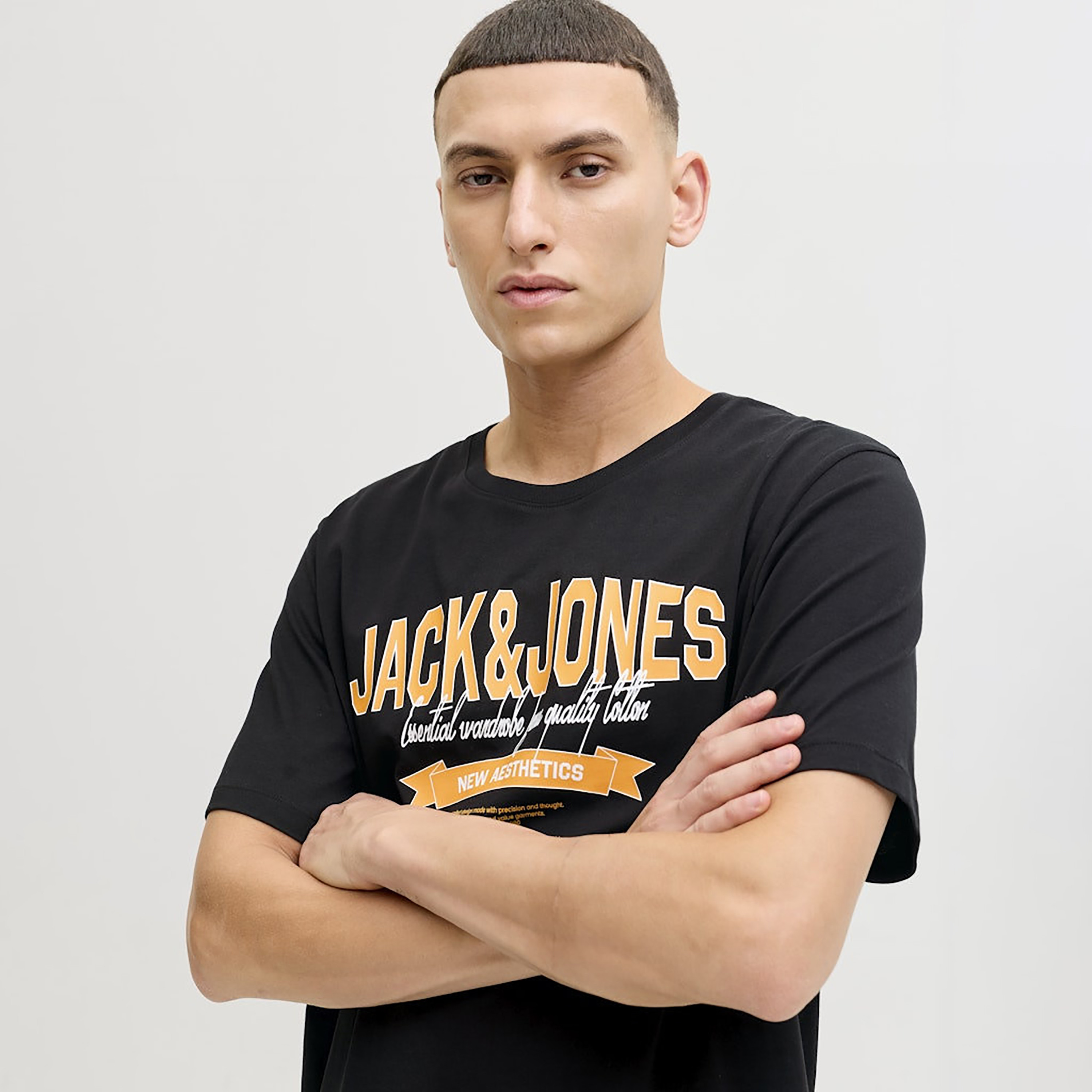 تي شيرت رجالي مطبوع بياقة دائرية وأكمام قصيرة من جاك اند جونز-men-clothing-tshirtsandpolos-tshirts-image-3
