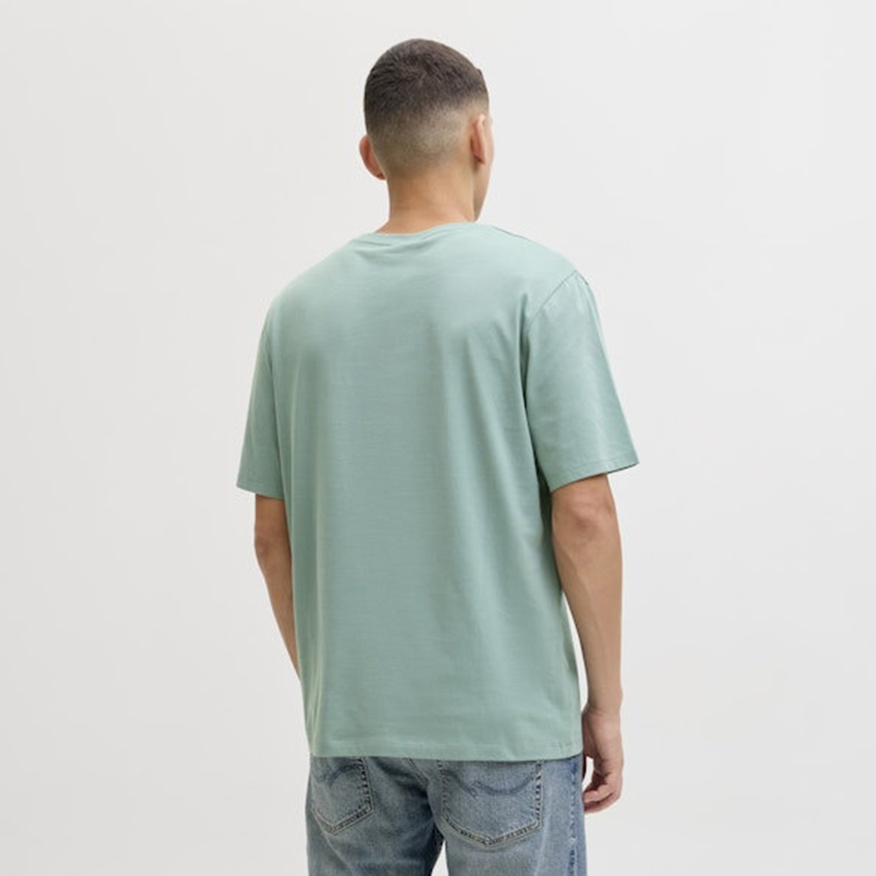 تي شيرت رجالي مطبوع بياقة دائرية وأكمام قصيرة من جاك اند جونز-men-clothing-tshirtsandpolos-tshirts-image-8