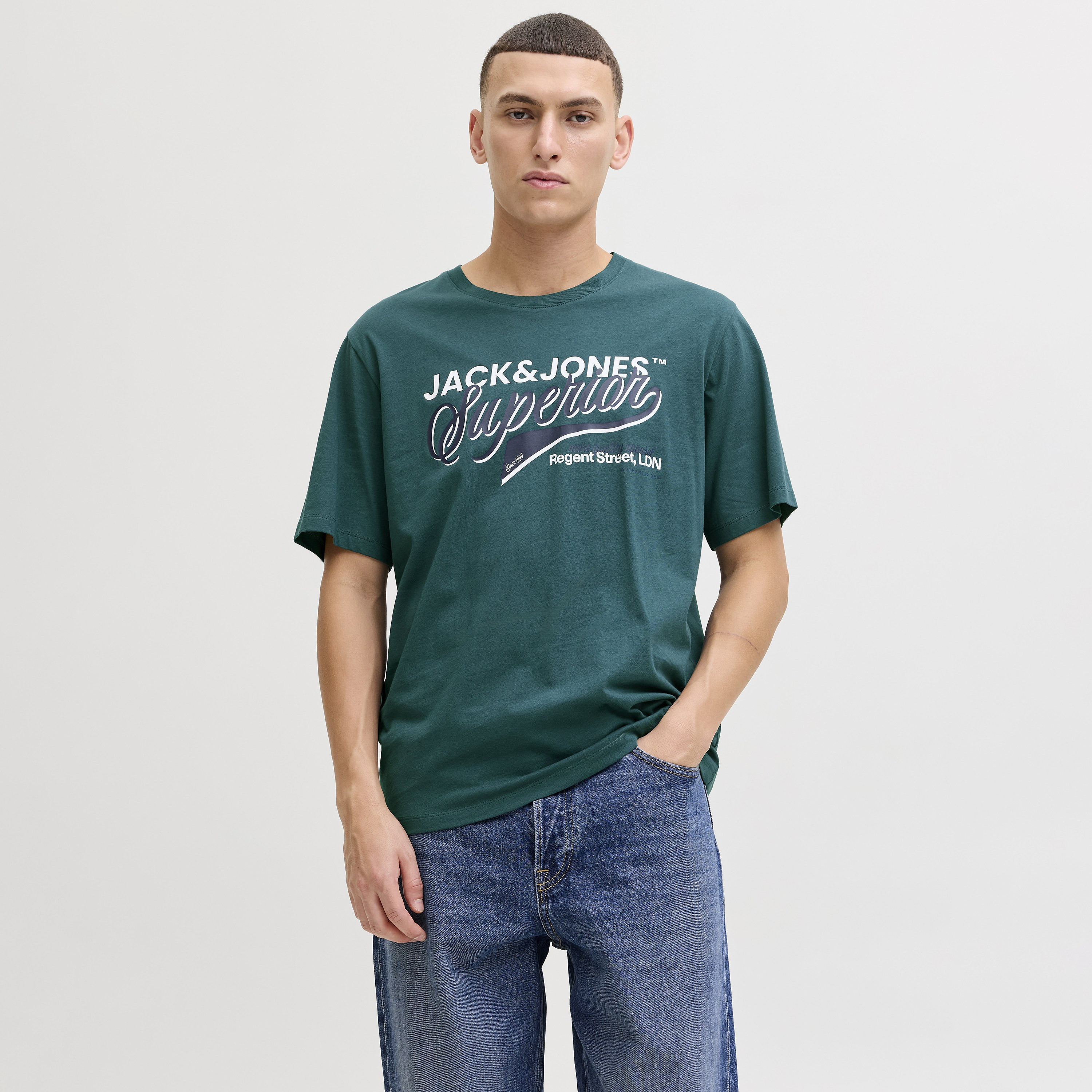 تي شيرت رجالي مطبوع بياقة دائرية وأكمام قصيرة من جاك اند جونز-men-clothing-tshirtsandpolos-tshirts-image-9
