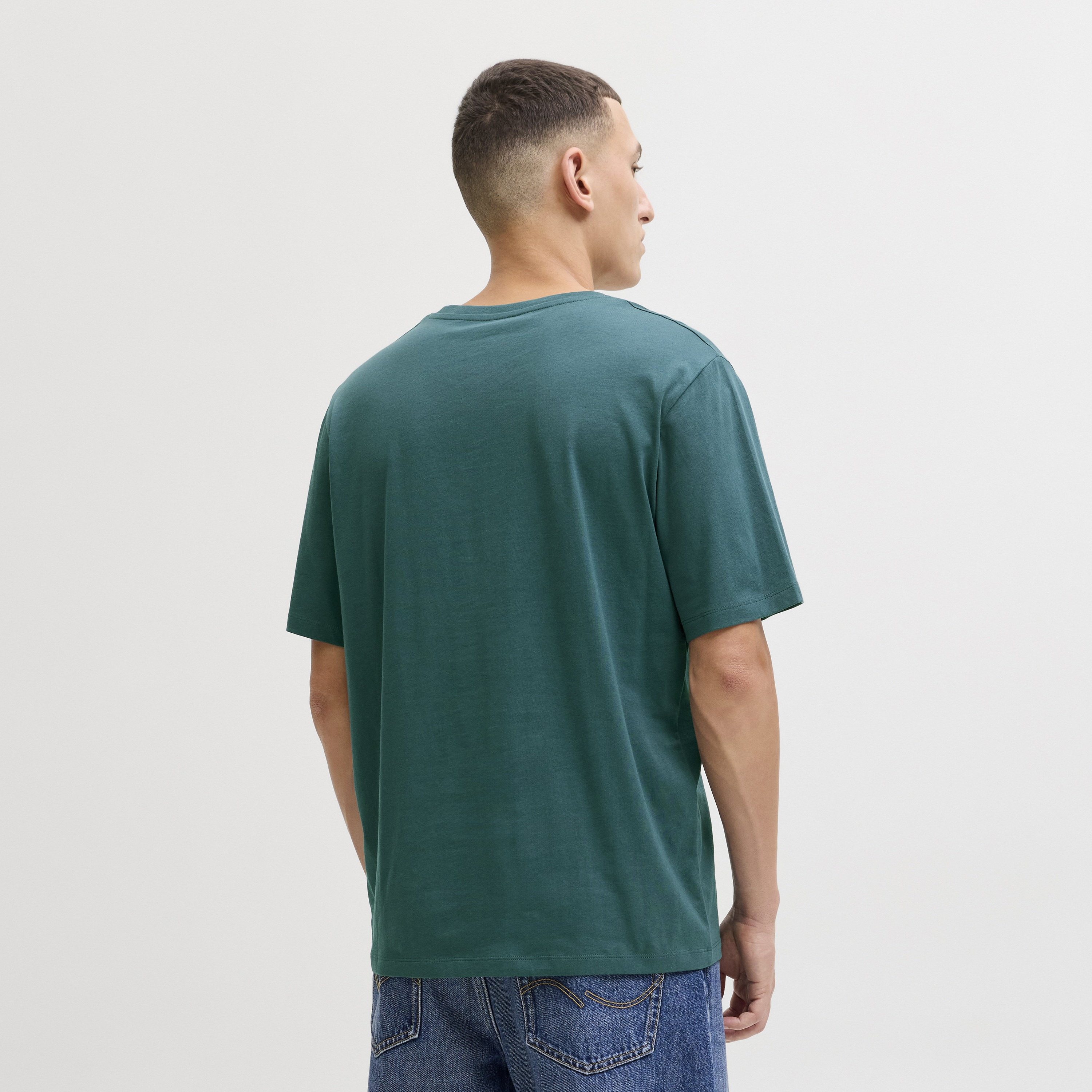 تي شيرت رجالي مطبوع بياقة دائرية وأكمام قصيرة من جاك اند جونز-men-clothing-tshirtsandpolos-tshirts-image-12
