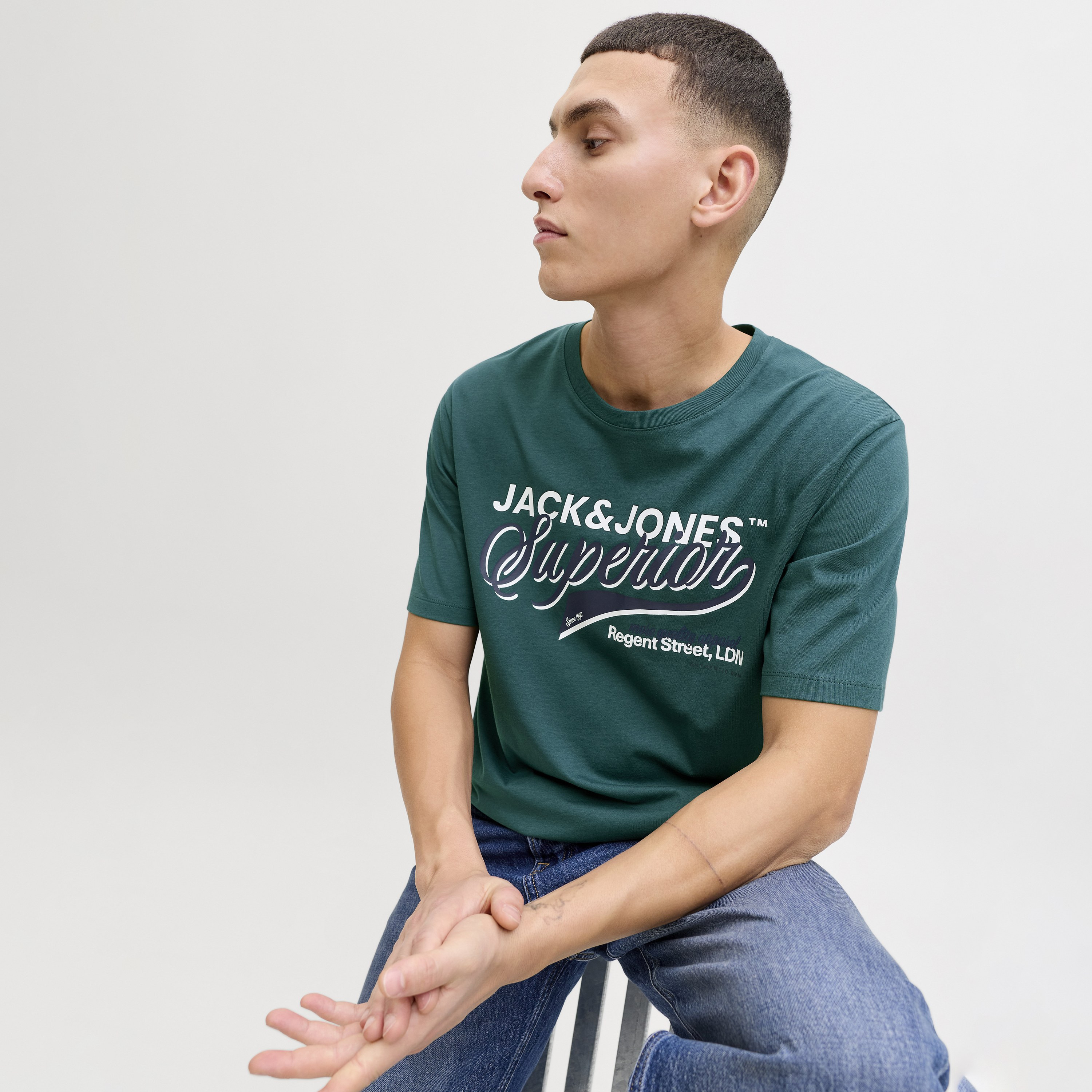 تي شيرت رجالي مطبوع بياقة دائرية وأكمام قصيرة من جاك اند جونز-men-clothing-tshirtsandpolos-tshirts-image-14