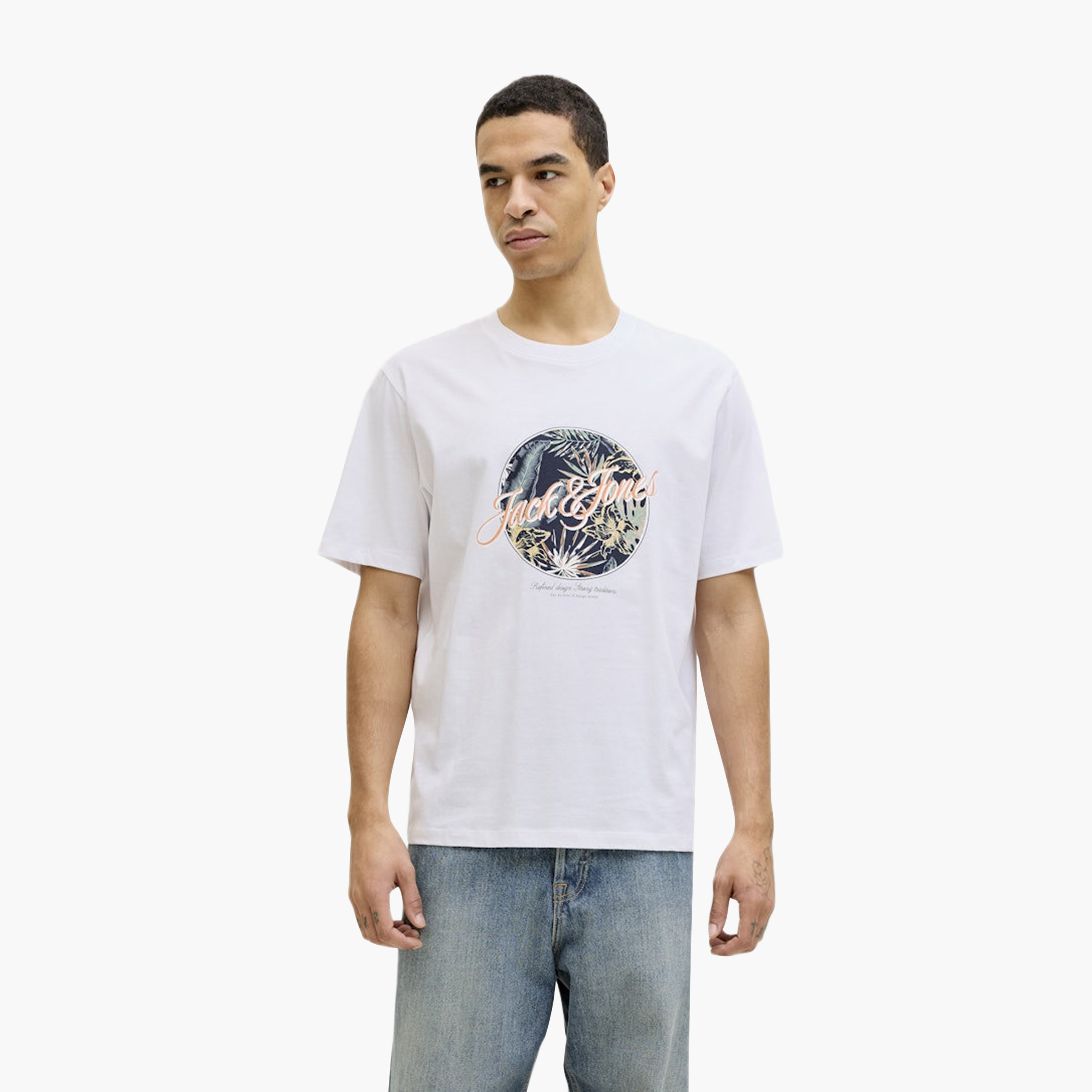 تي شيرت رجالي بأكمام قصيرة ورقبة دائرية ورسومات جرافيكية من جاك اند جونز-men-clothing-tshirtsandpolos-tshirts-image-1