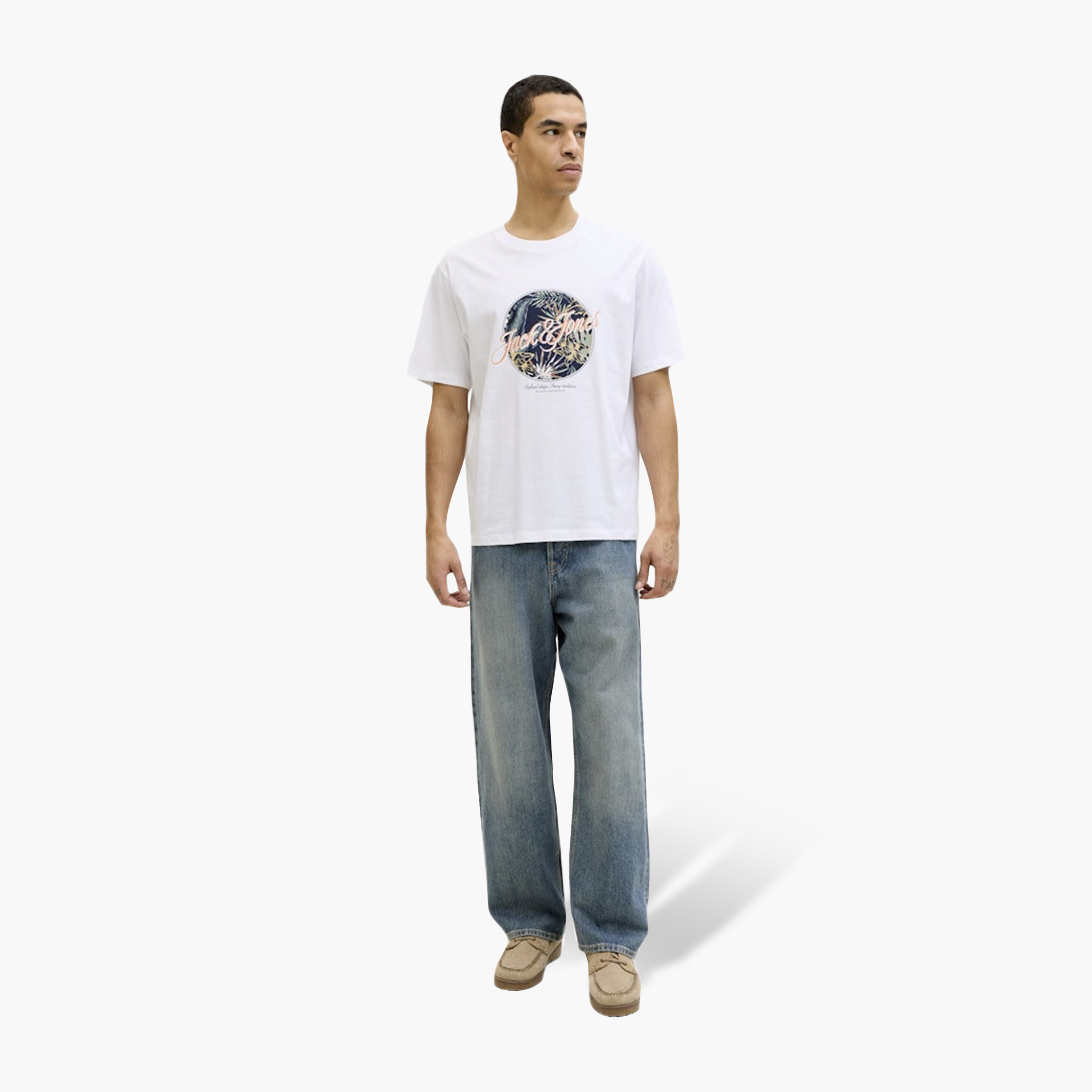 تي شيرت رجالي بأكمام قصيرة ورقبة دائرية ورسومات جرافيكية من جاك اند جونز-men-clothing-tshirtsandpolos-tshirts-image-2