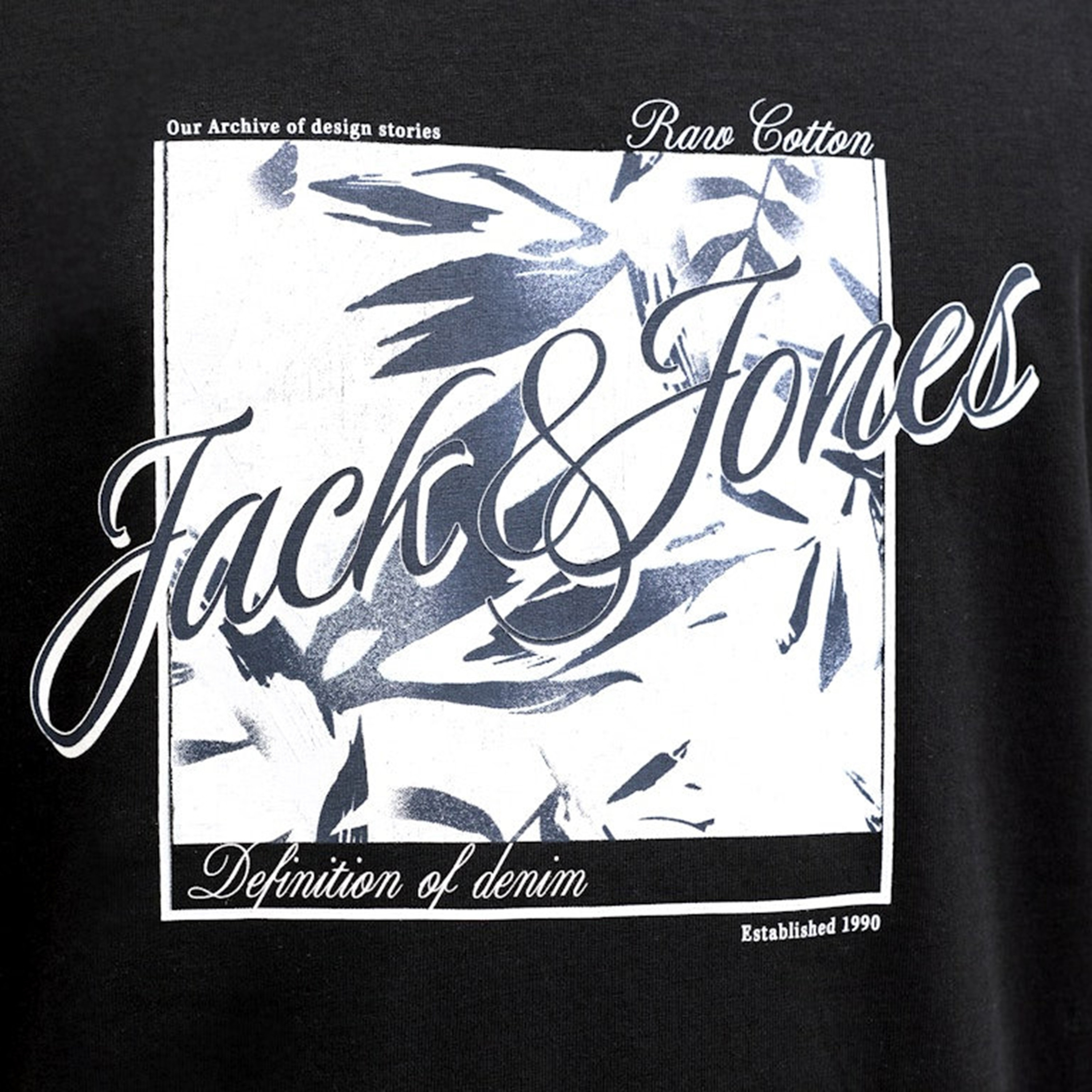 تي شيرت رجالي بأكمام قصيرة ورقبة دائرية ورسومات جرافيكية من جاك اند جونز-men-clothing-tshirtsandpolos-tshirts-image-6