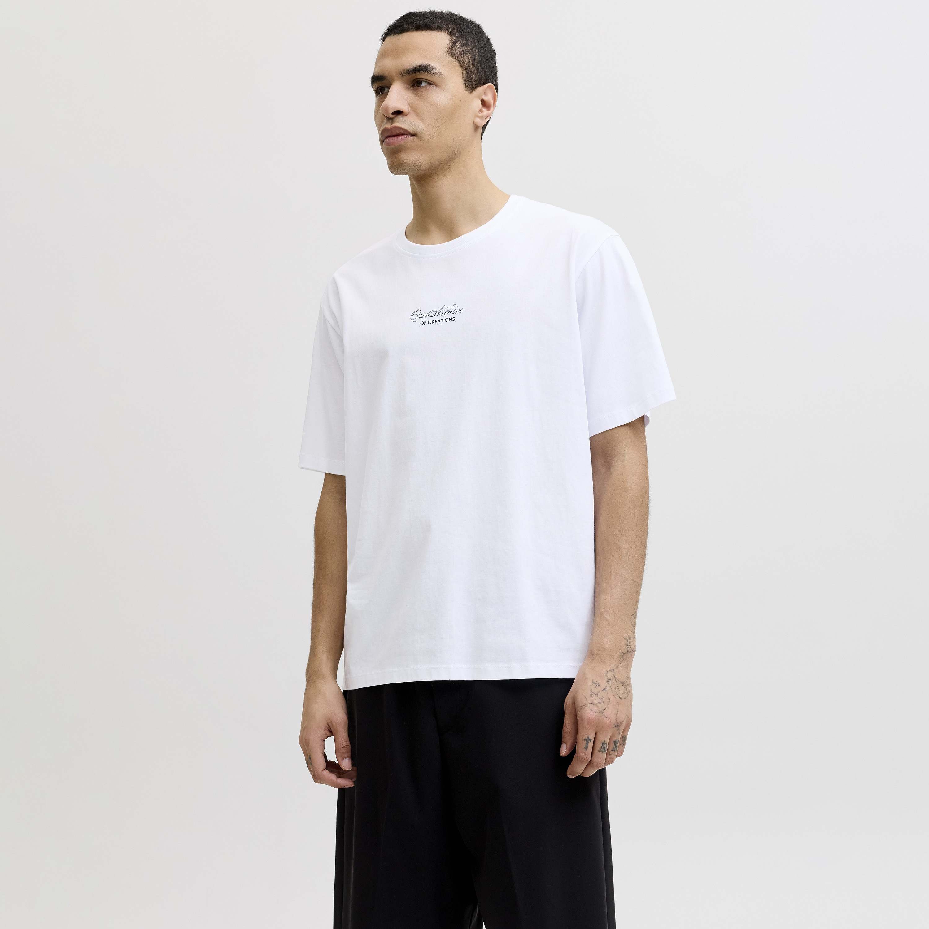 تيشيرت رجالي مطبوع برسومات بياقة دائرية وأكمام قصيرة من جاك ان جونز-men-clothing-tshirtsandpolos-tshirts-image-1