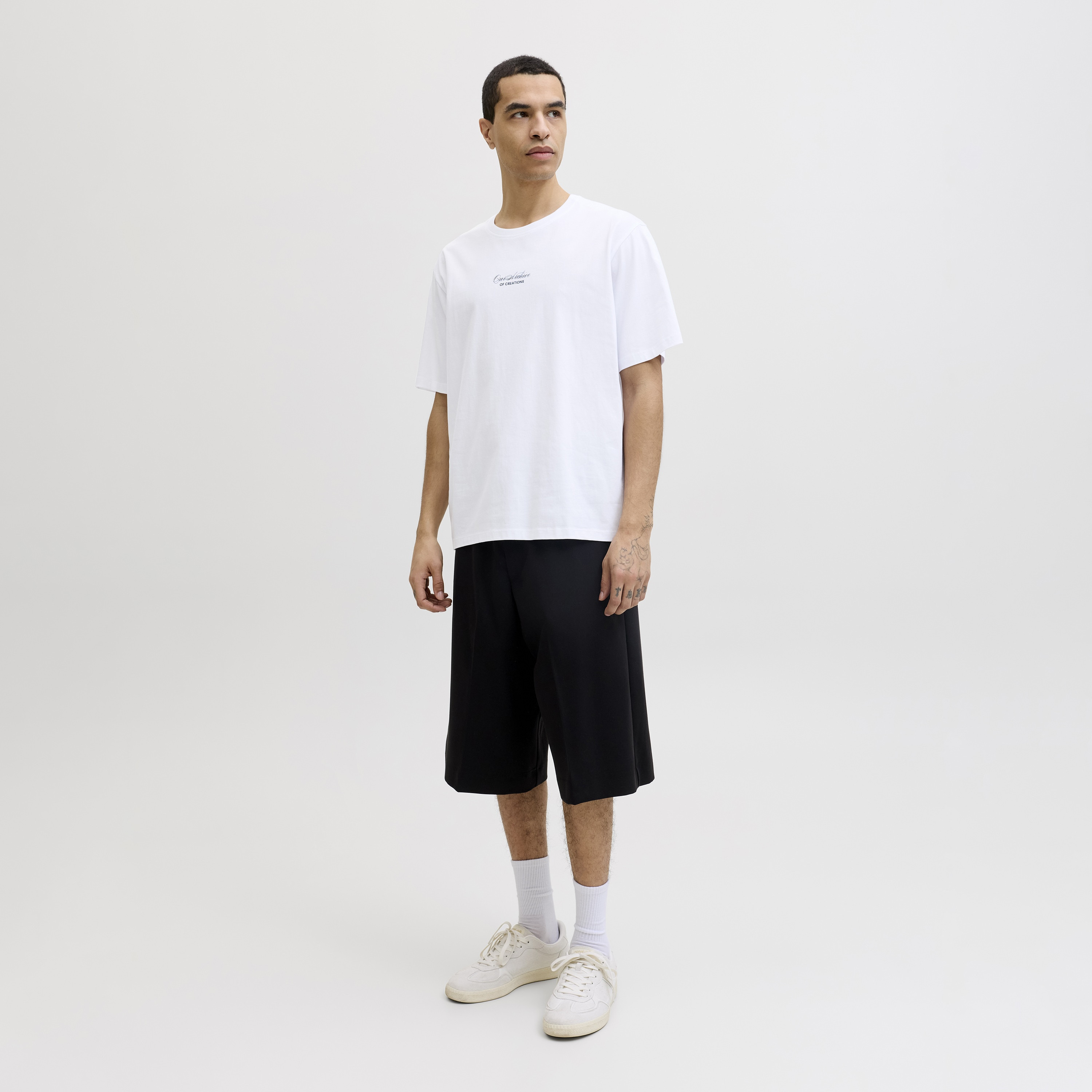 تيشيرت رجالي مطبوع برسومات بياقة دائرية وأكمام قصيرة من جاك ان جونز-men-clothing-tshirtsandpolos-tshirts-image-2