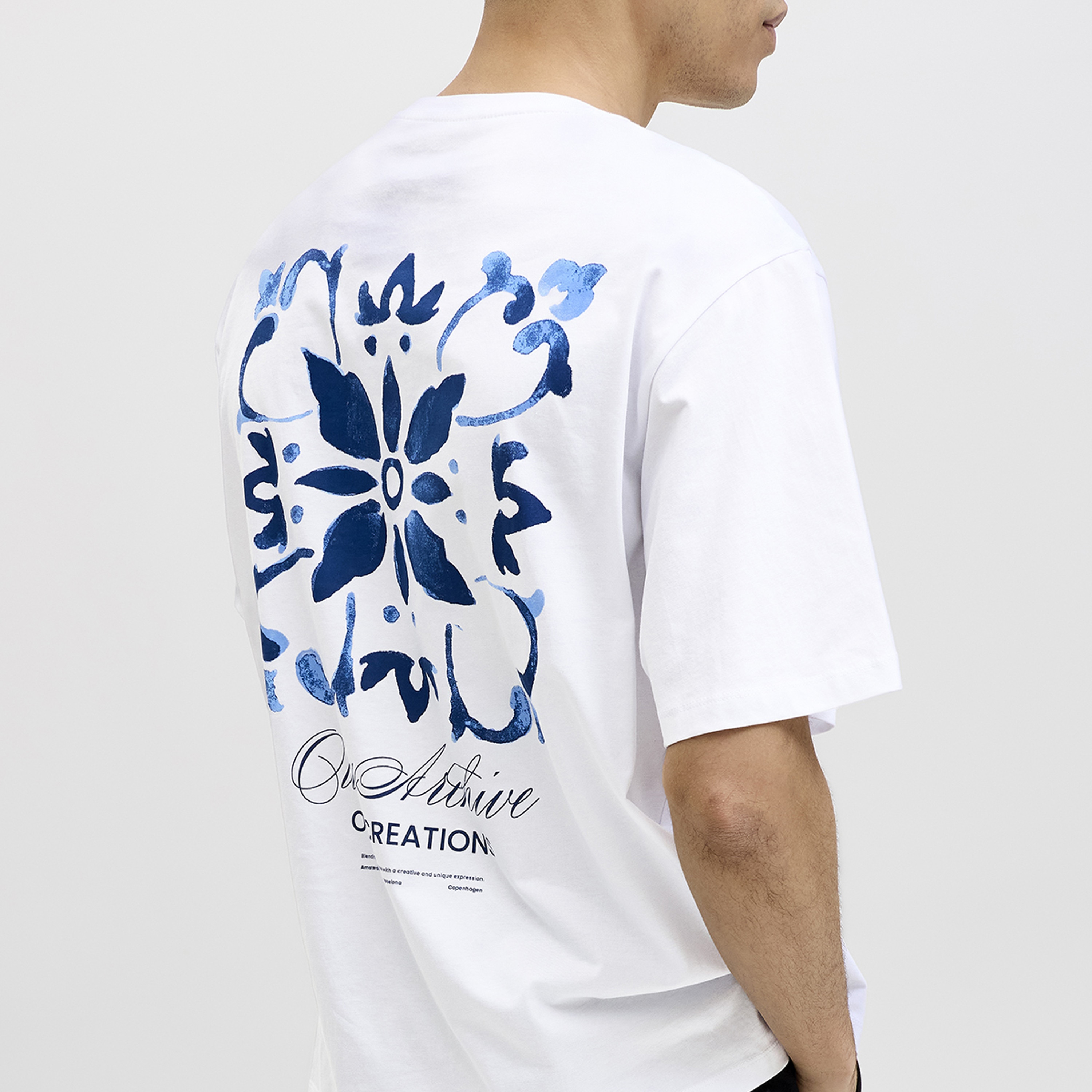 تيشيرت رجالي مطبوع برسومات بياقة دائرية وأكمام قصيرة من جاك ان جونز-men-clothing-tshirtsandpolos-tshirts-image-3