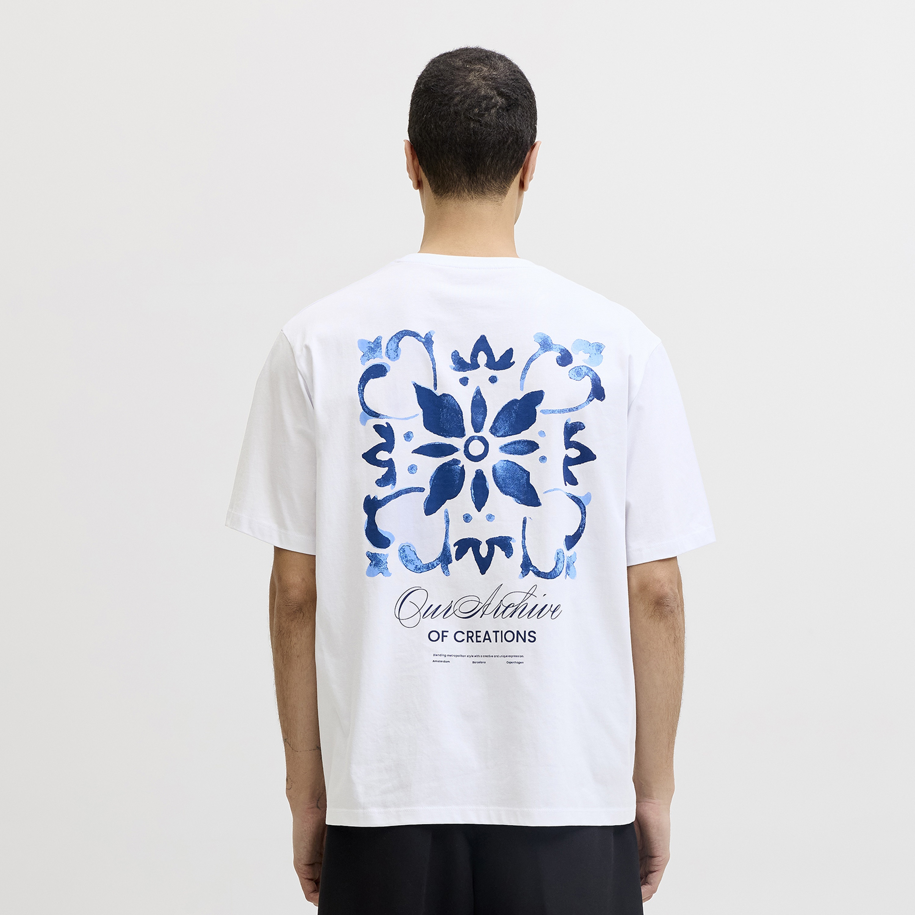 تيشيرت رجالي مطبوع برسومات بياقة دائرية وأكمام قصيرة من جاك ان جونز-men-clothing-tshirtsandpolos-tshirts-image-4