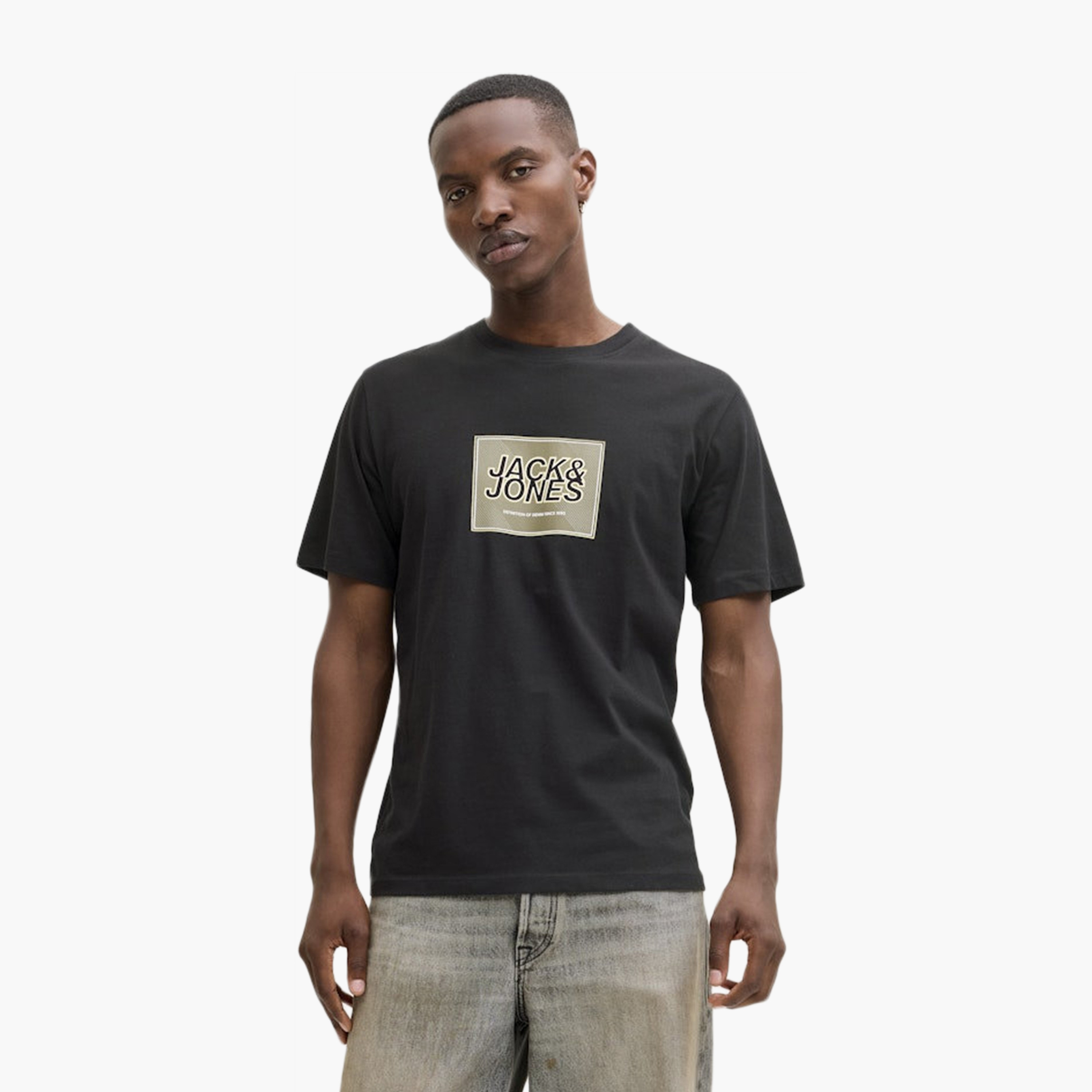 تيشيرت رجالي مطبوع برسومات بياقة دائرية وأكمام قصيرة من جاك ان جونز-men-clothing-tshirtsandpolos-tshirts-image-1