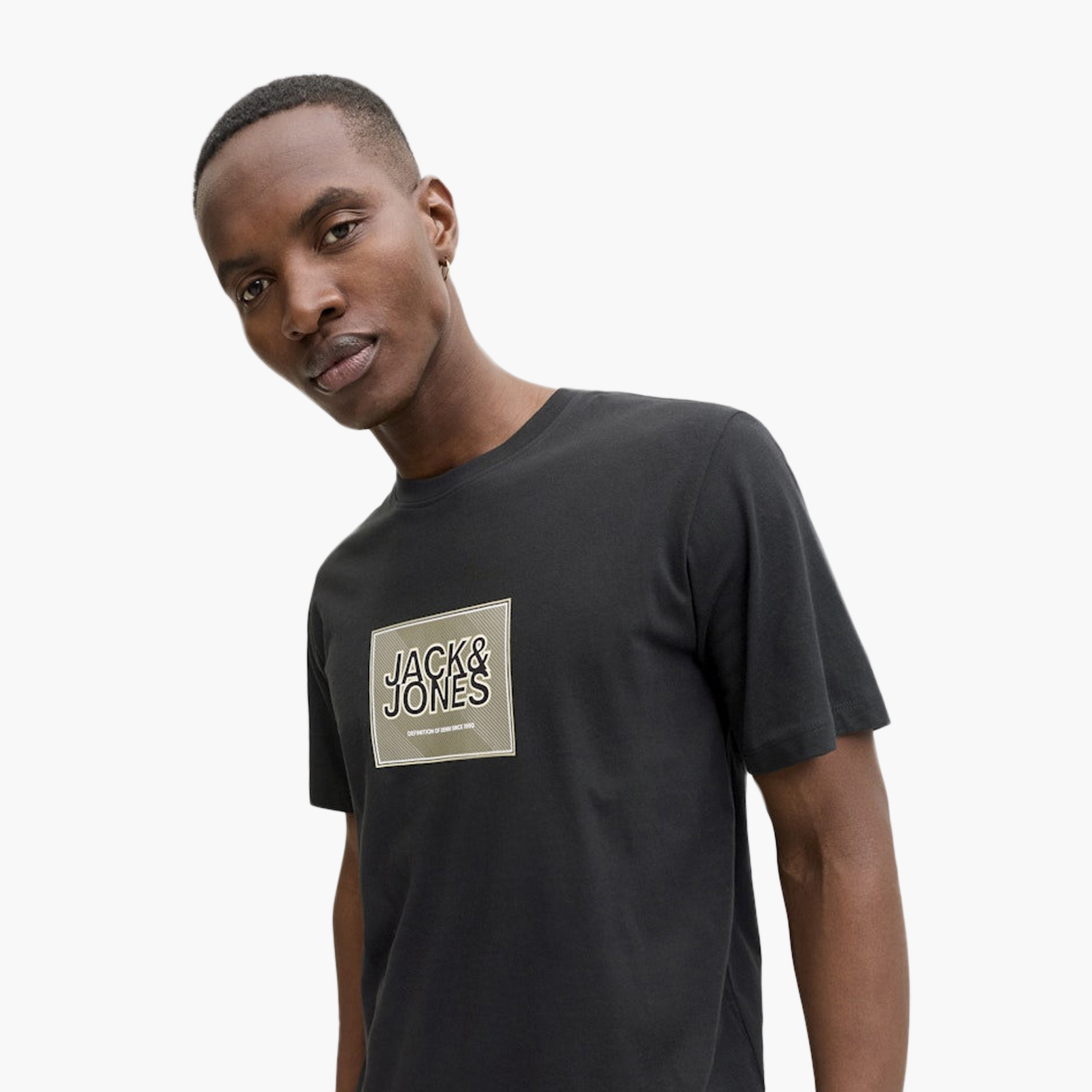 تيشيرت رجالي مطبوع برسومات بياقة دائرية وأكمام قصيرة من جاك ان جونز-men-clothing-tshirtsandpolos-tshirts-image-3