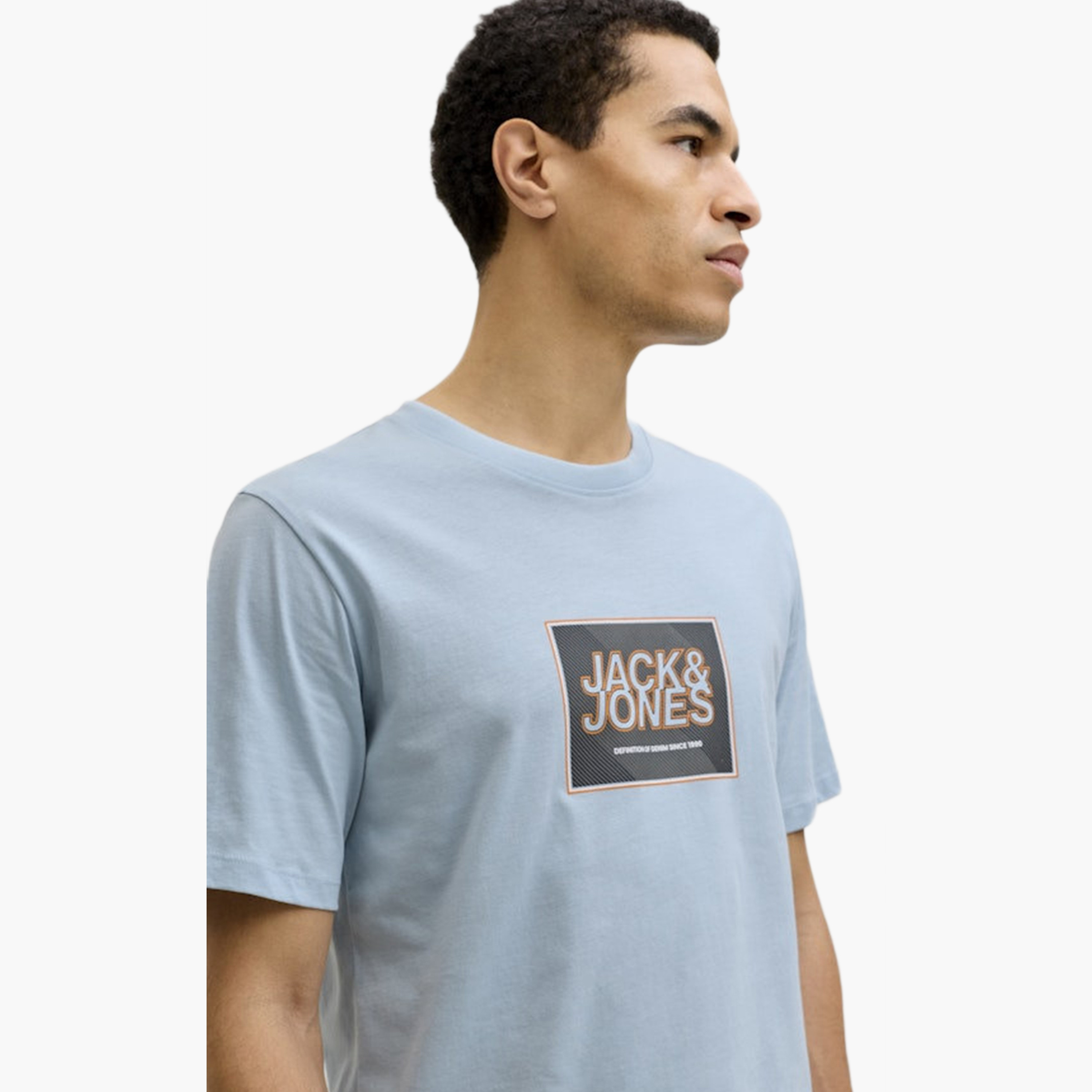 تيشيرت رجالي مطبوع برسومات بياقة دائرية وأكمام قصيرة من جاك ان جونز-men-clothing-tshirtsandpolos-tshirts-image-18