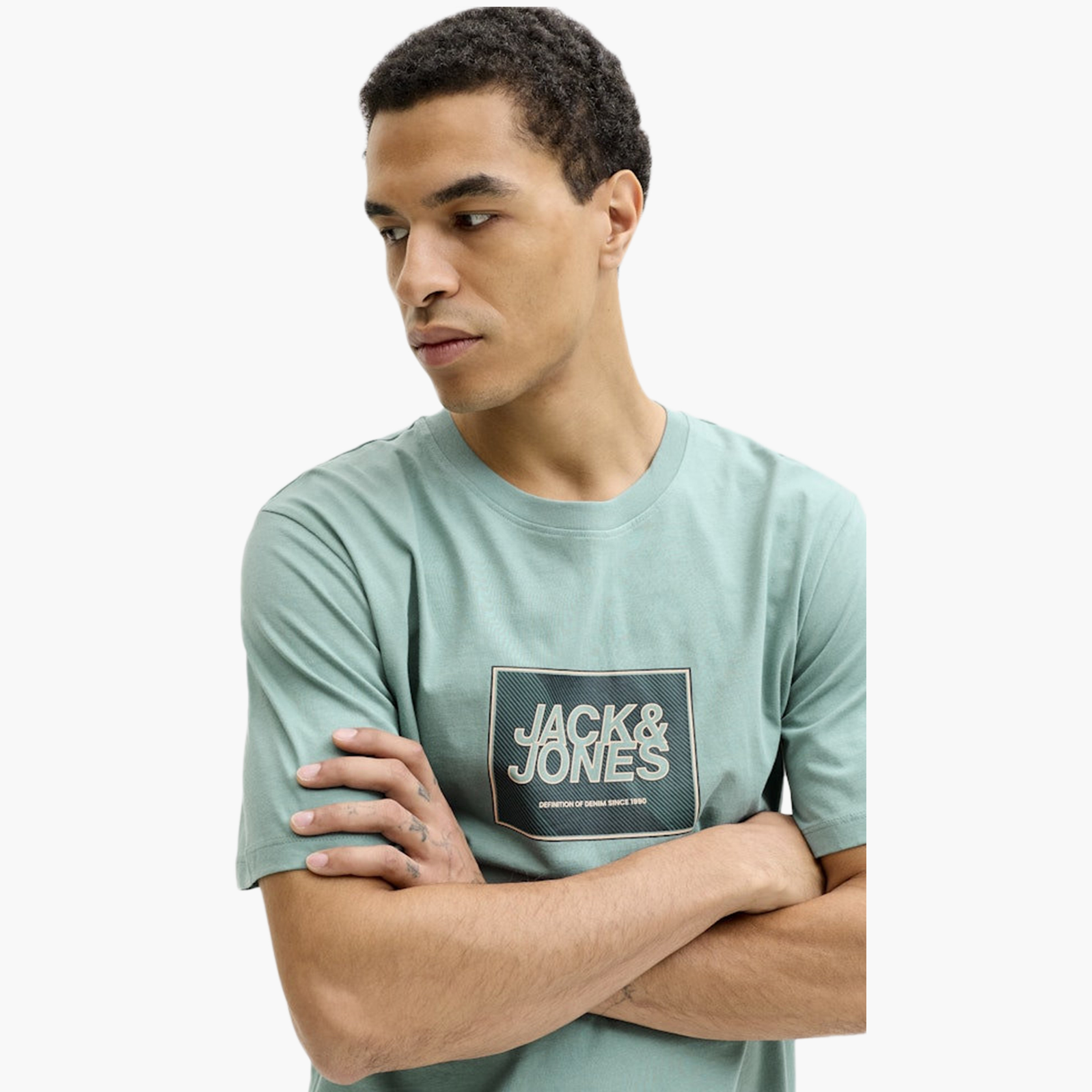 تيشيرت رجالي مطبوع برسومات بياقة دائرية وأكمام قصيرة من جاك ان جونز-men-clothing-tshirtsandpolos-tshirts-image-22