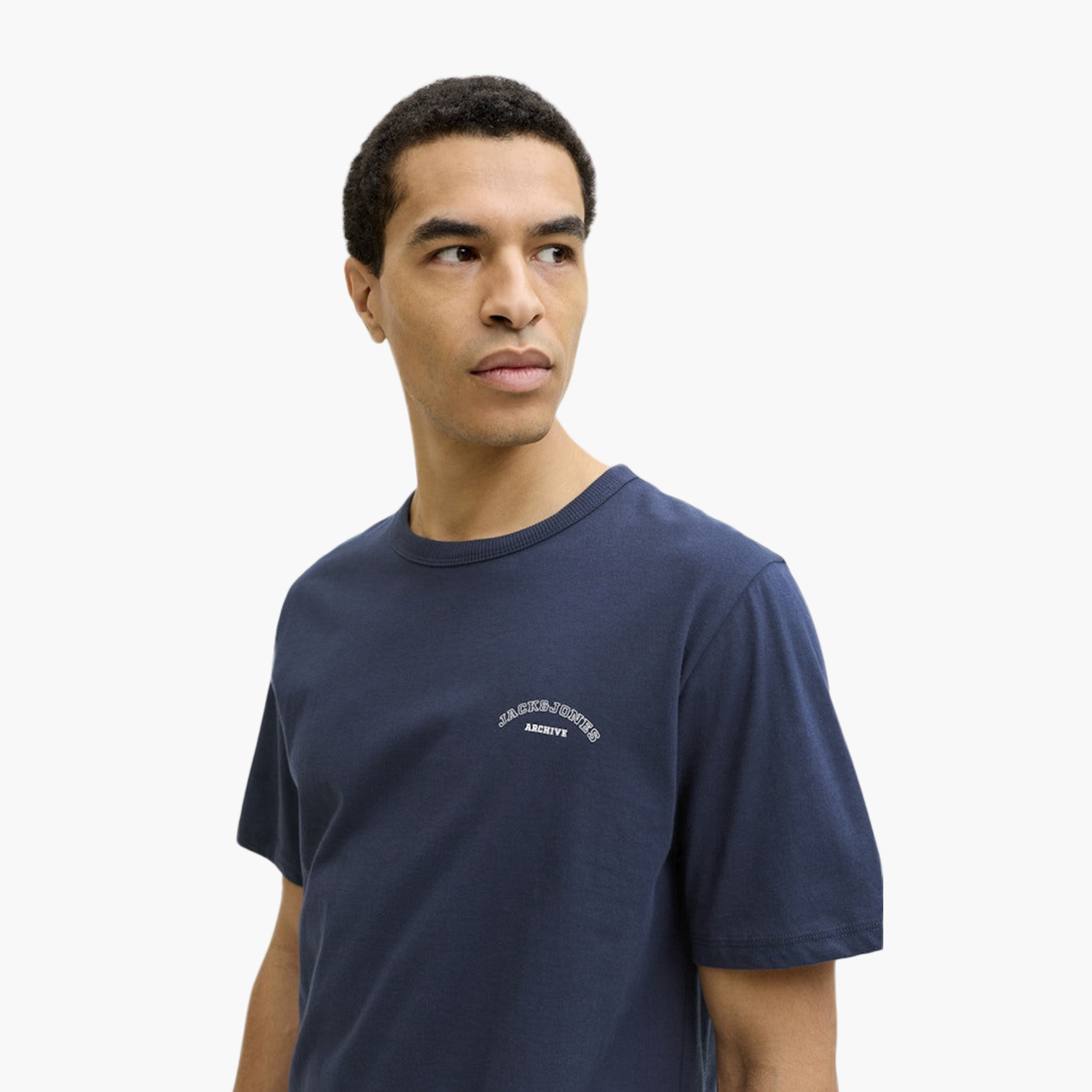 تيشيرت رجالي سادة بياقة دائرية وأكمام قصيرة من جاك ان جونز-men-clothing-tshirtsandpolos-tshirts-image-24