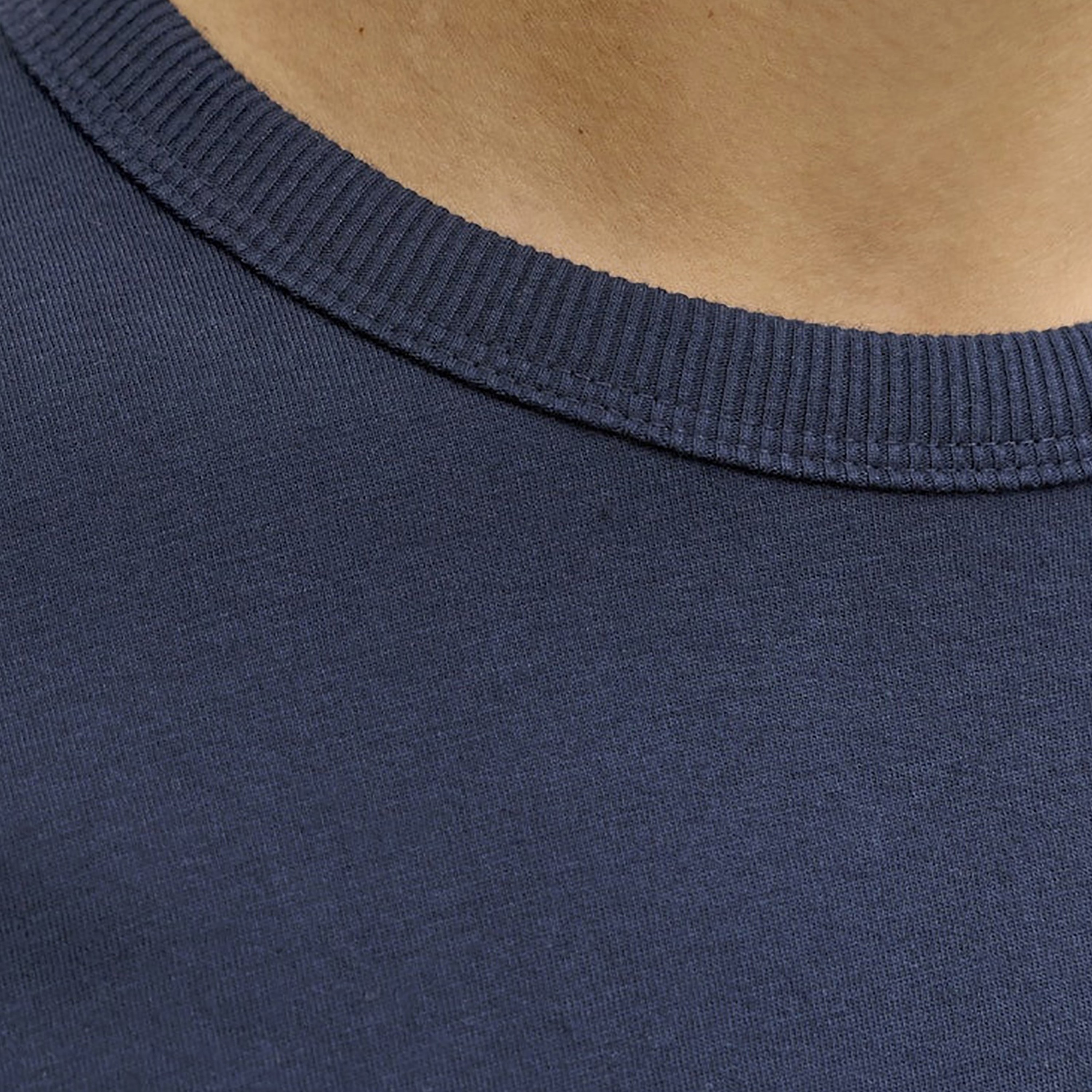 تيشيرت رجالي سادة بياقة دائرية وأكمام قصيرة من جاك ان جونز-men-clothing-tshirtsandpolos-tshirts-image-26
